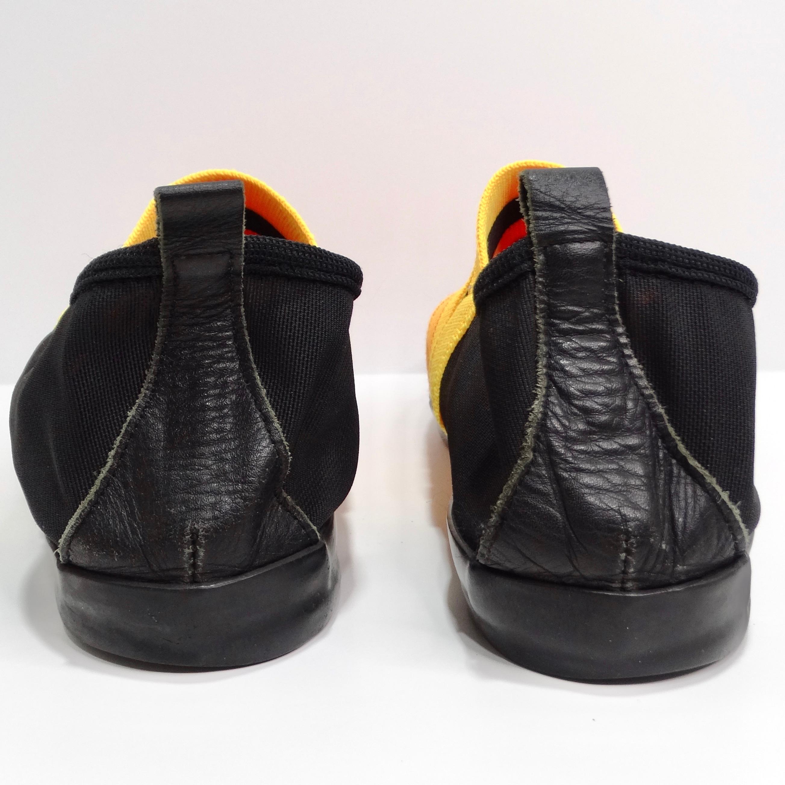 Issey Miyake - Chaussures orange dégradées Unisexe en vente