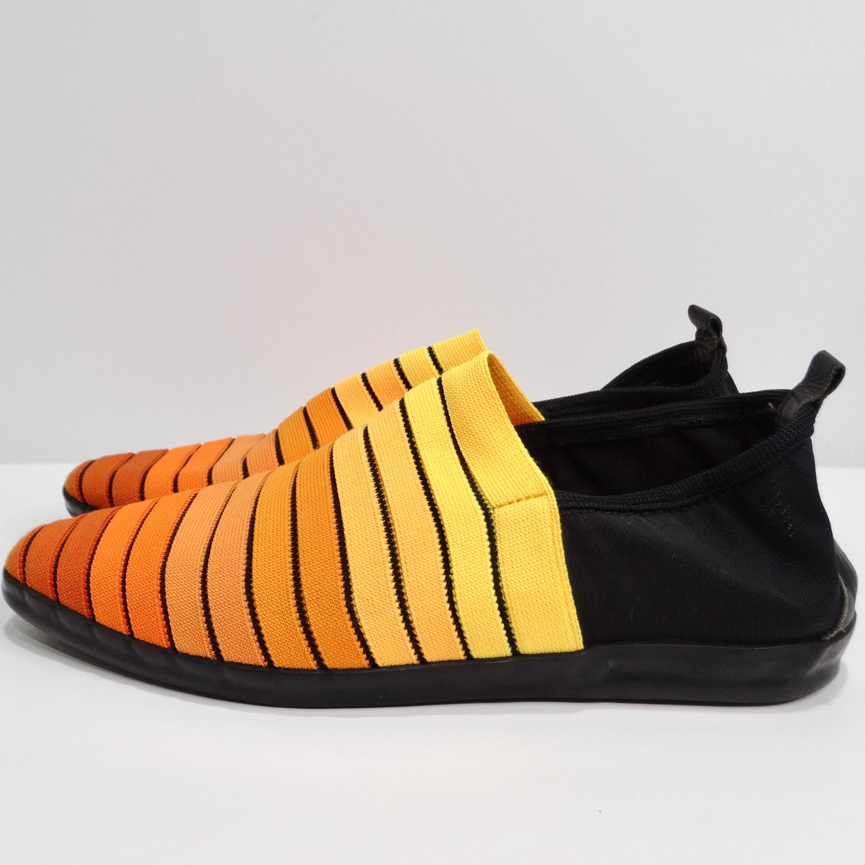 Issey Miyake - Chaussures orange dégradées en vente 1