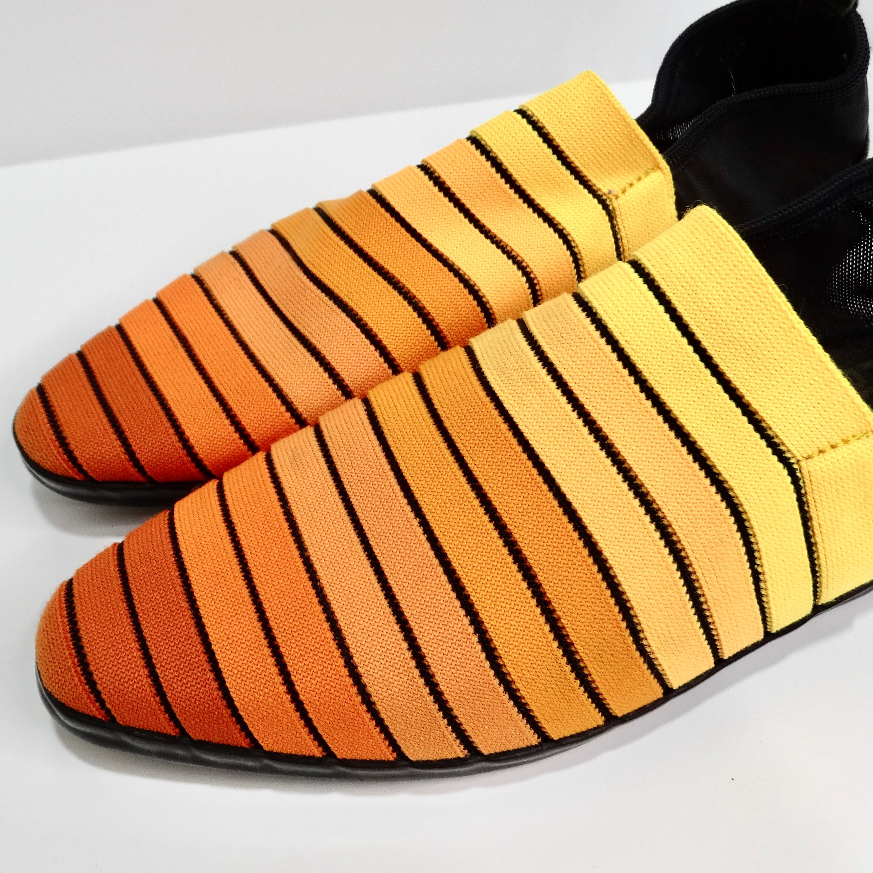 Issey Miyake - Chaussures orange dégradées en vente 2