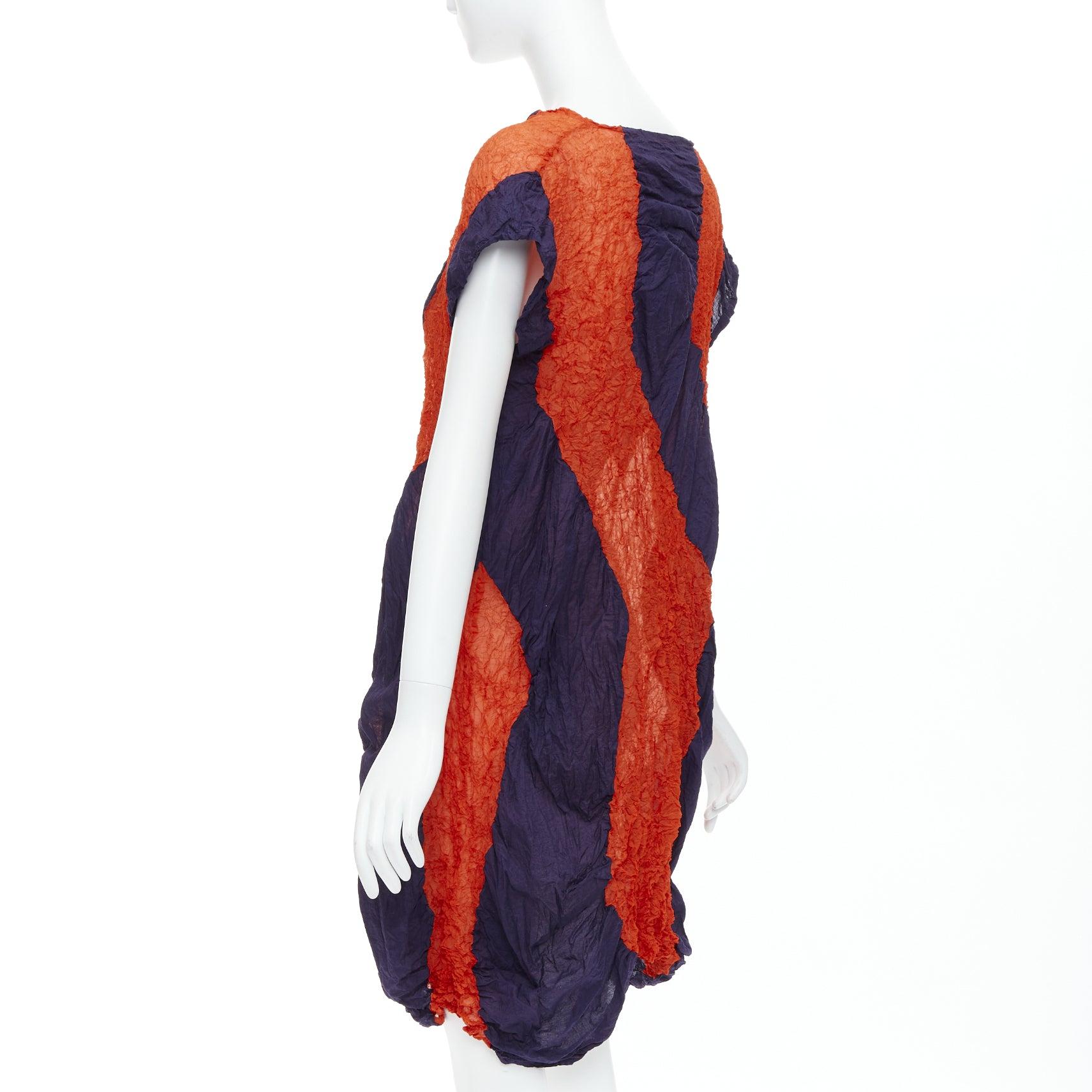 ISSEY MIYAKE vestido de manga corta asimétrico con gráfico arrugado naranja marino JP2 M en venta 1