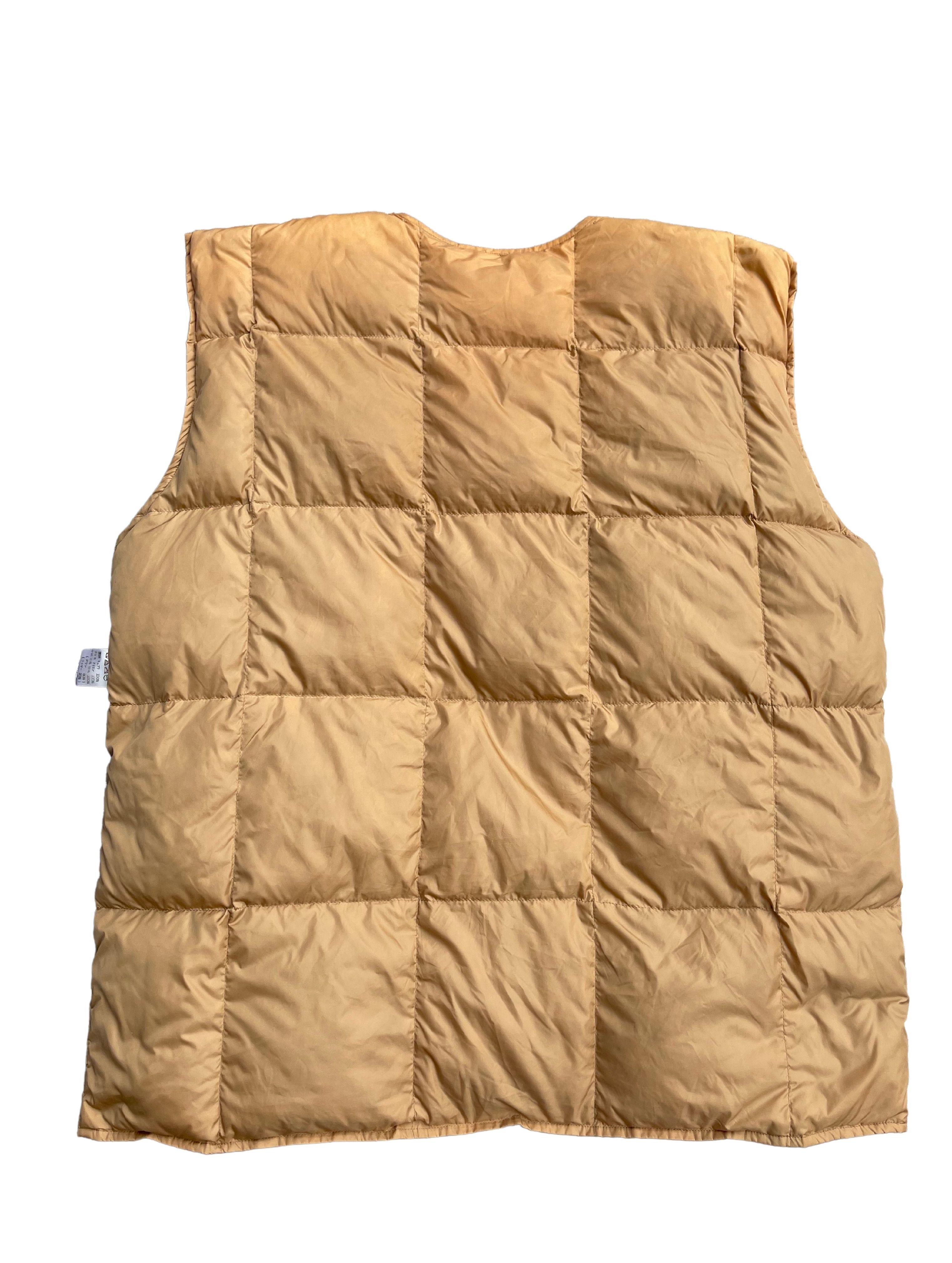 Vintage piece from Issey Miyake, very similar to recent Visvim/majority Japanese brand.

The material is nylon, and the pillow puffer has remain in shape for more than 30 years.

Size: OS

Condition: 9/10. No Significant signs of usage, minor