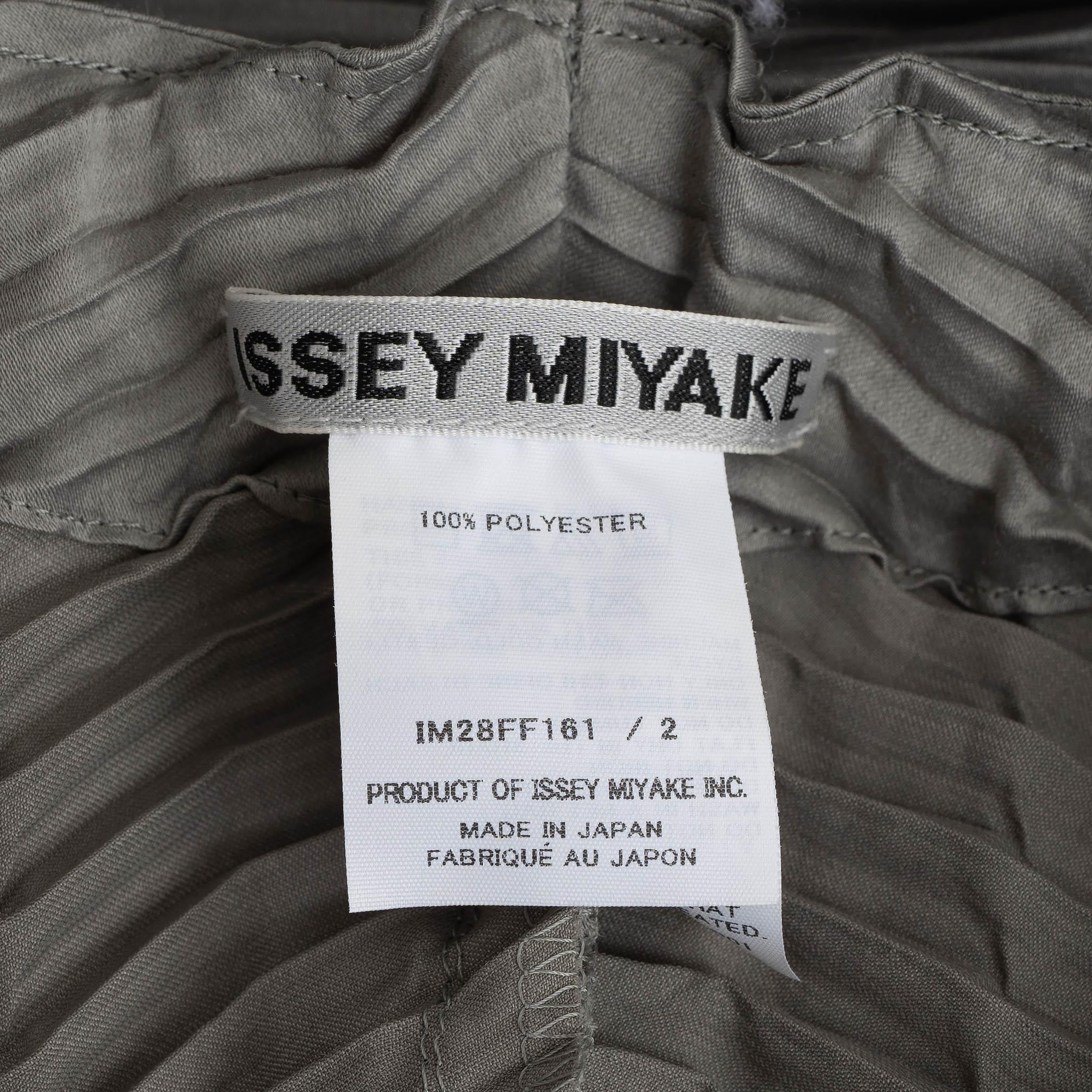 Donna ISSEY MIYAKE pale sage polyester 2023 PLEATED WIDE LEG Pants 2 M in vendita