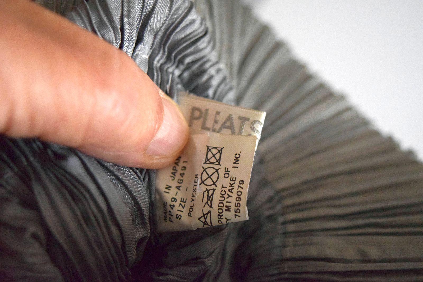 Issey Miyake Please Pleats insolita e  borsa con cordoncino nuova di zecca senza etichette in vendita 1