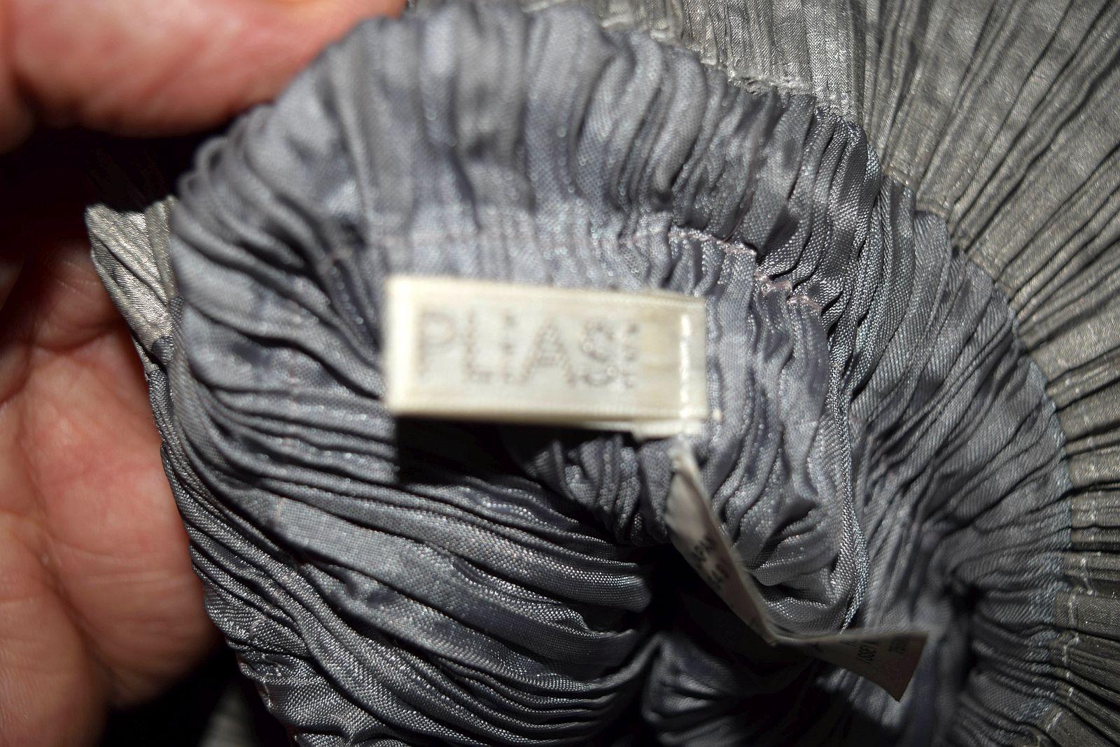 Issey Miyake Please Pleats insolita e  borsa con cordoncino nuova di zecca senza etichette in vendita 2
