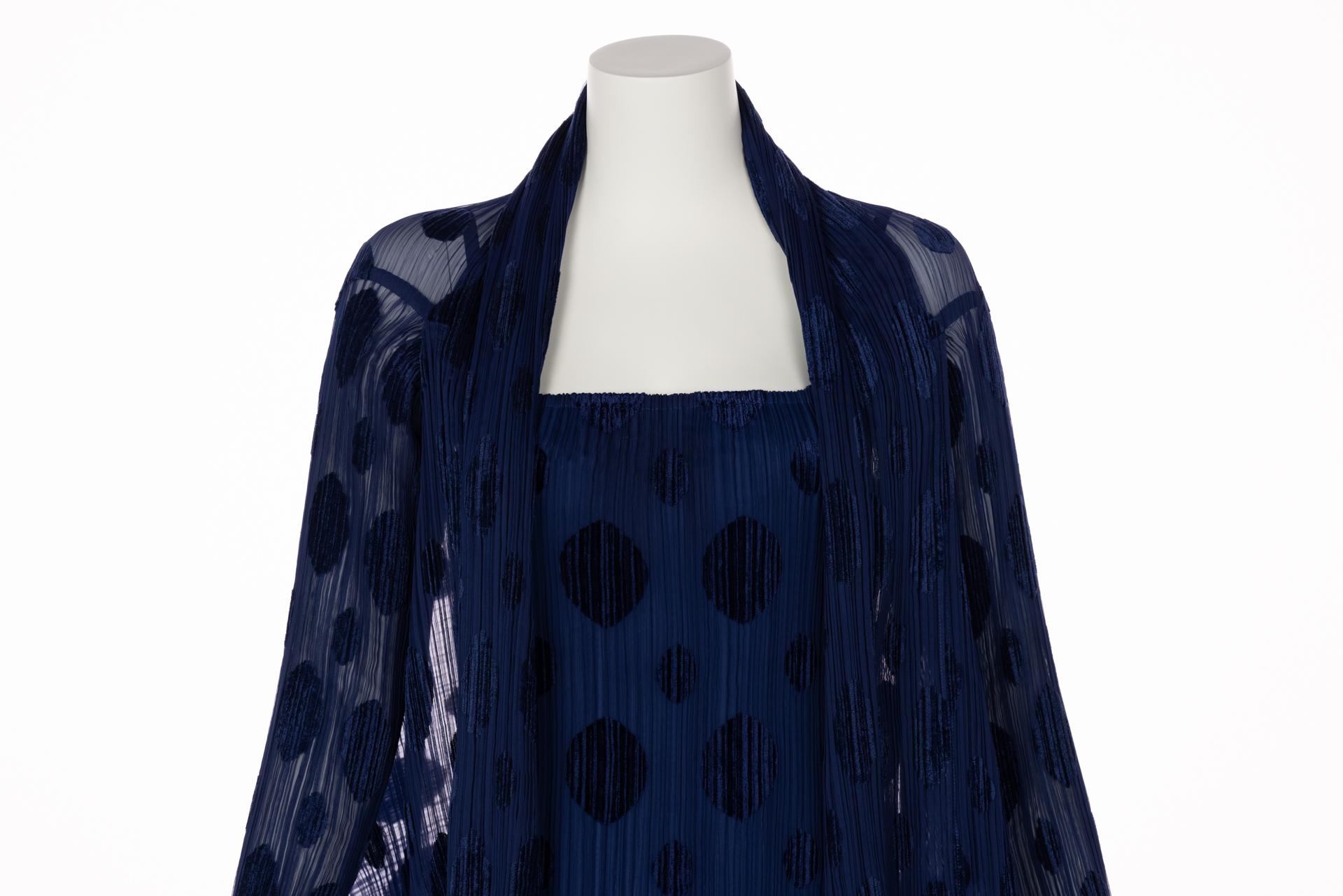 Issey Miyake Pleated Blue Polka Dot Dress & Jacket Set For Sale 4