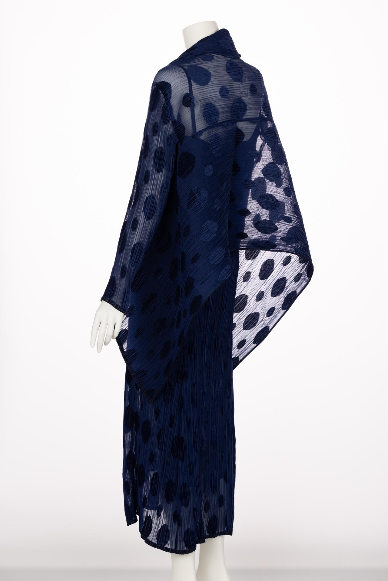 Issey Miyake Pleated Blue Polka Dot Dress & Jacket Set In Excellent Condition For Sale In Boca Raton, FL
