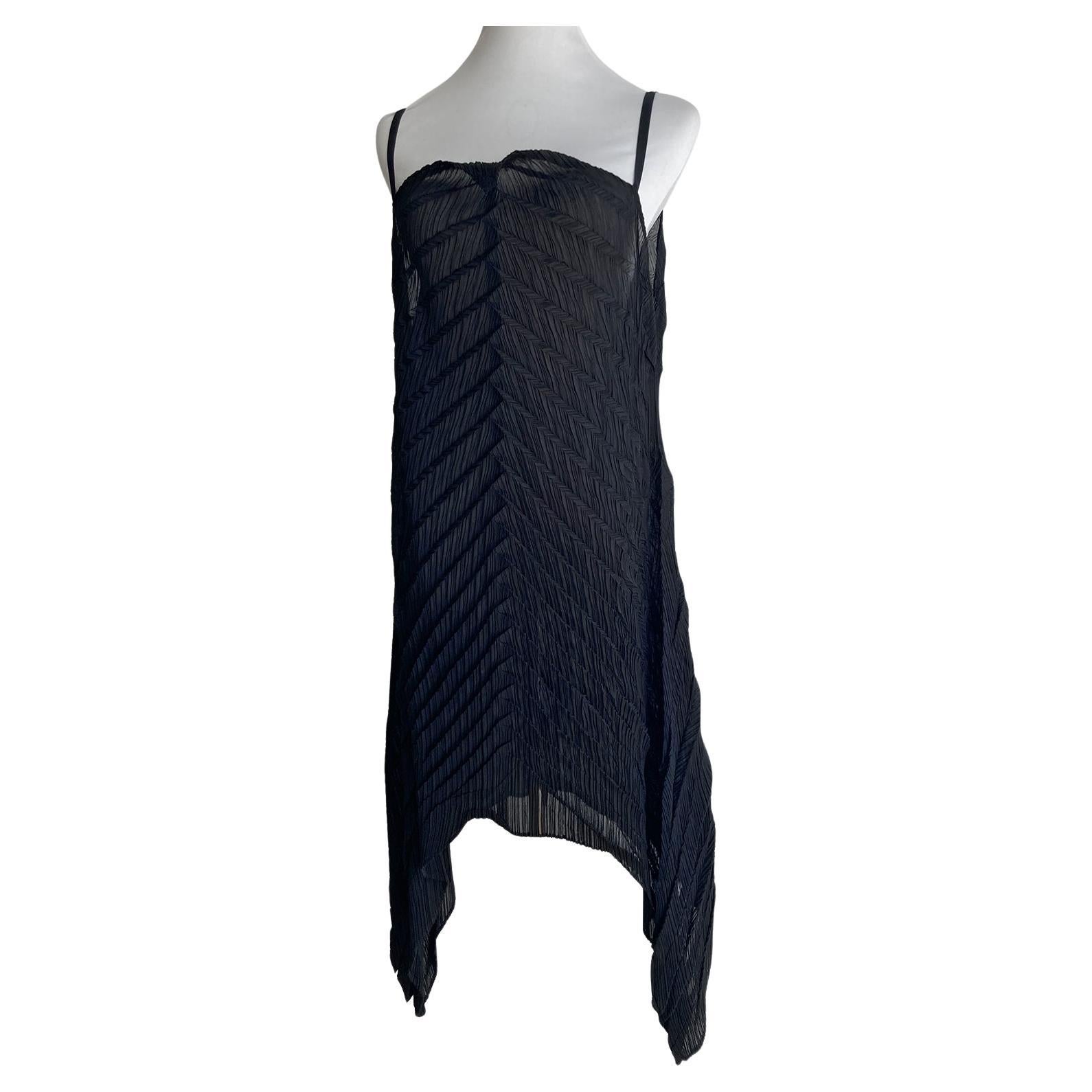 Issey Miyake Pleated Diagonal Black Top In Good Condition For Sale In Berlin, DE