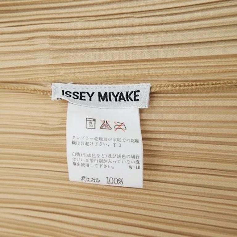 ISSEY MIYAKE Pleated Gold Cardigan In Good Condition For Sale In Morongo Valley, CA
