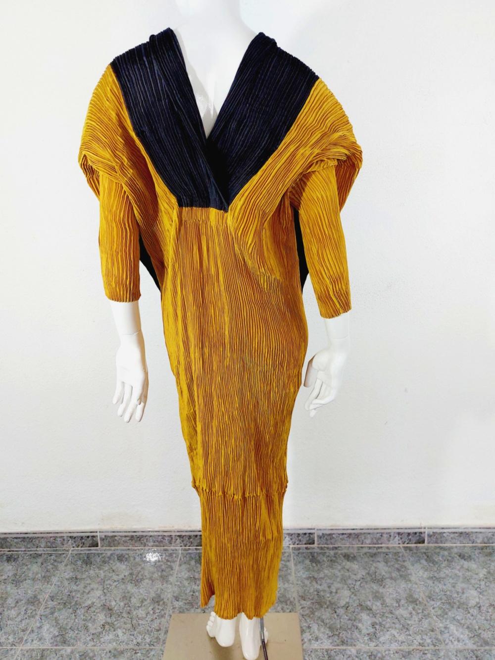 Issey Miyake Pleated Pleats Please Runway Kimono Japanese Gown Maxi Dress In Excellent Condition In PARIS, FR