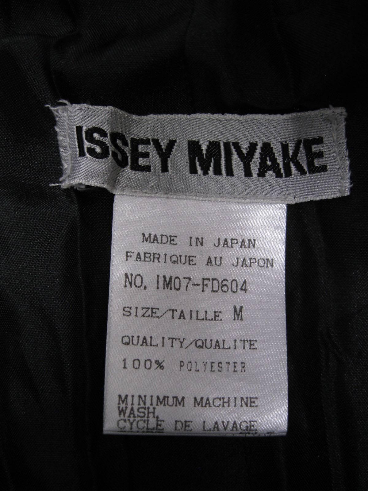 Issey Miyake Pleated Two Layer White with Black Contrast Pant Suit For Sale 1