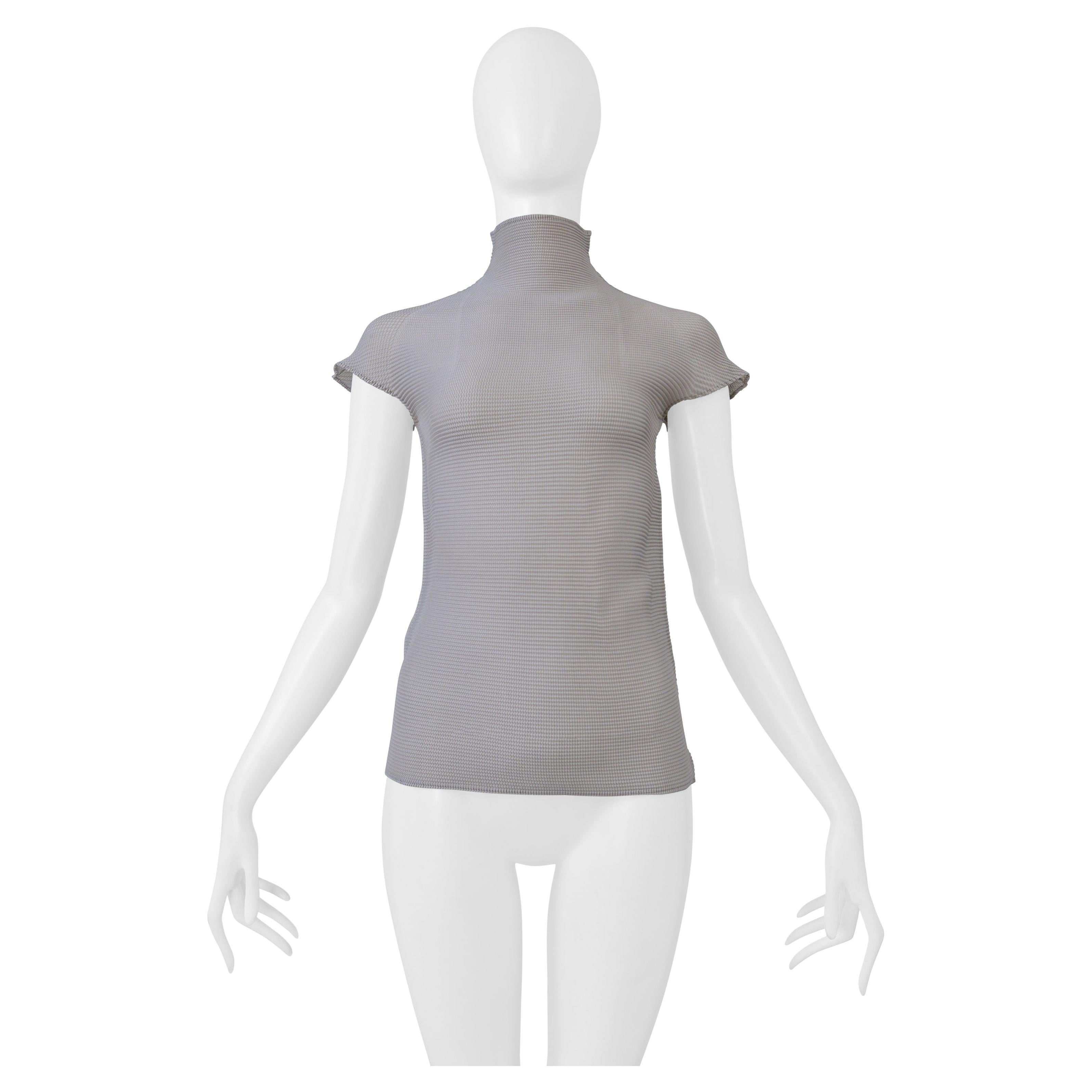 Issey Miyake Pleats Di Miyake Gray Pleated High Neck Short Sleeve Top 2000 en venta