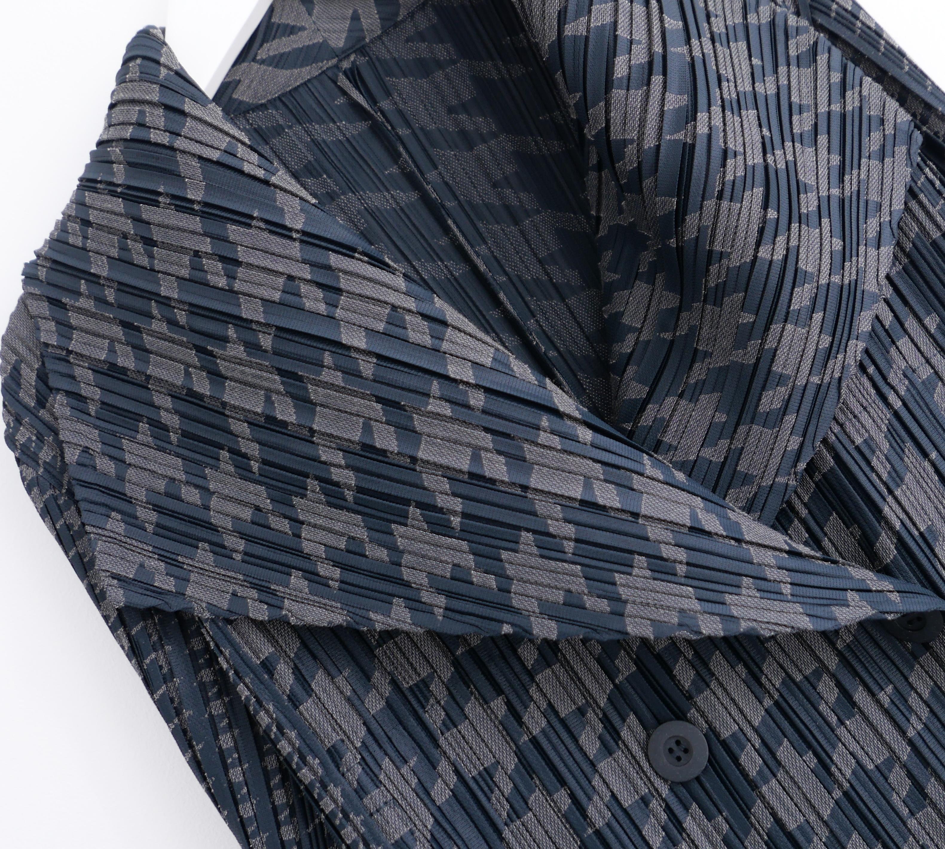 Super cool Issey Miyake Pleats Please houndstooth jacket from the Fall 2015 collection. Unworn with spare button. Made from mid weight black and brownish grey pleated polyester with a graduated houndstooth print. It has a double breast front,