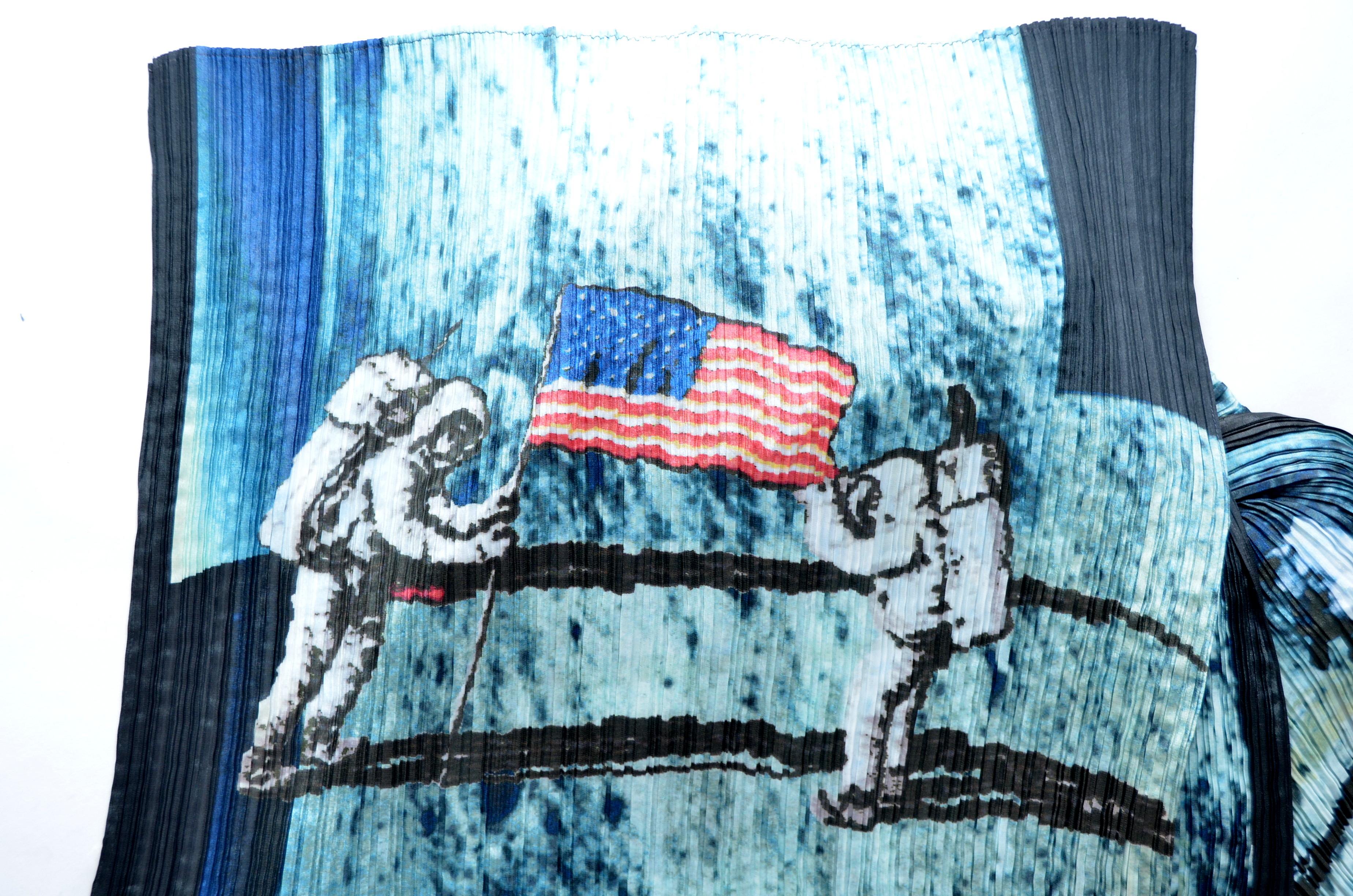 Blue Issey Miyake PLEATS PLEASE  Apollo's Moon Landing Shawl Cover Mint 