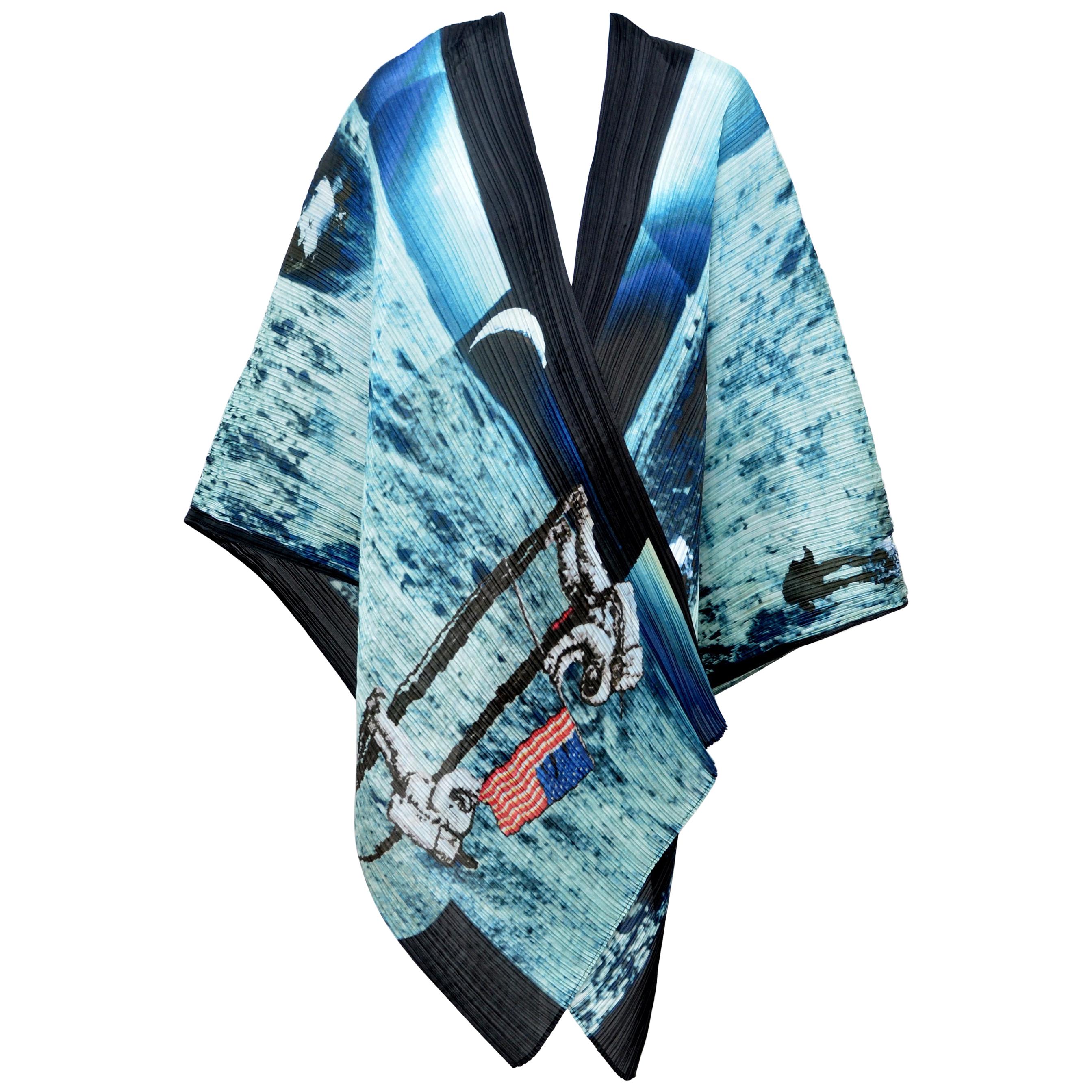 Issey Miyake PLEATS PLEASE  Apollo
s Moon Landing Shawl Cover Mint