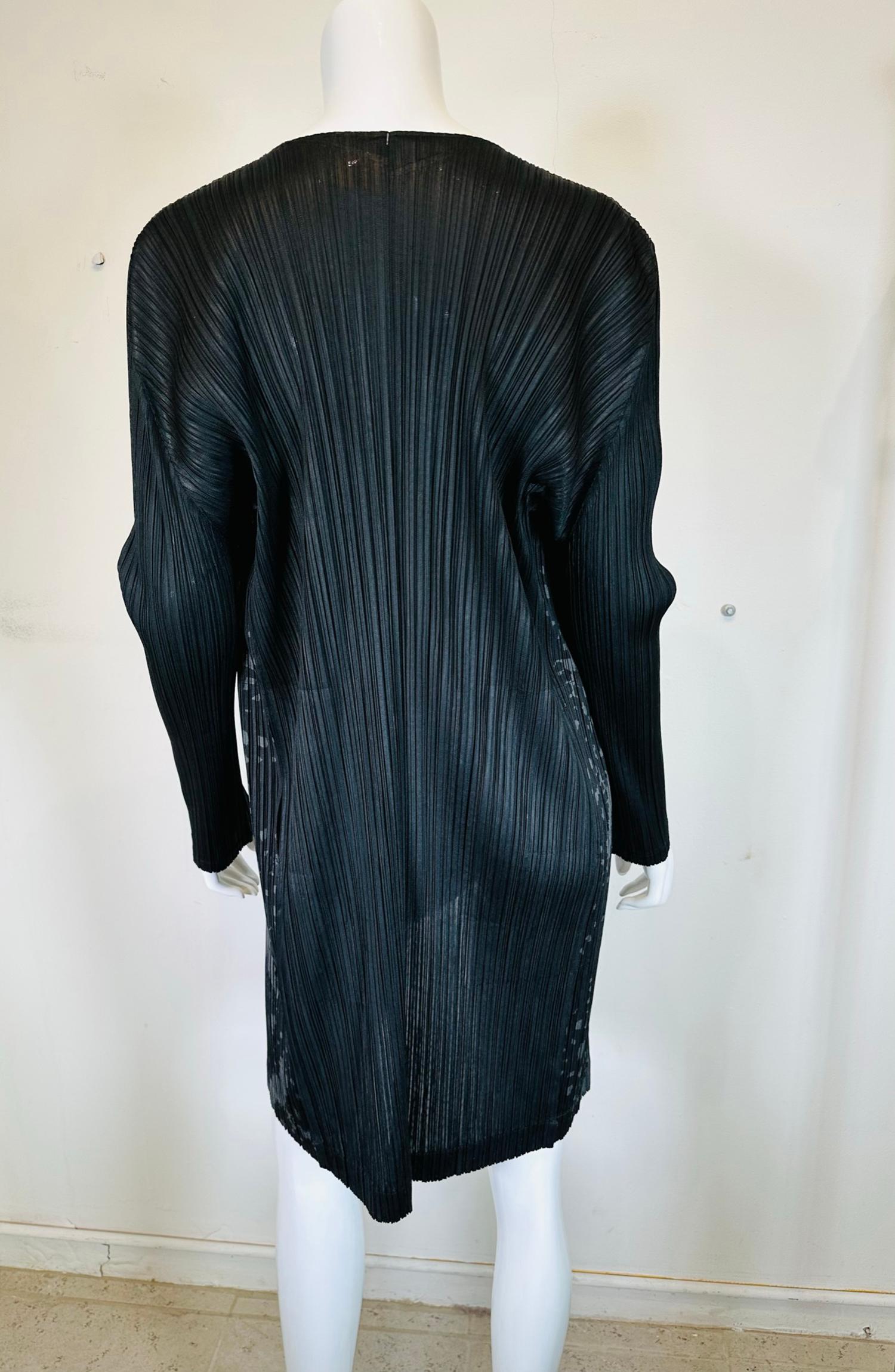 Issey Miyake Pleats Please Black & Grey Printed Open Front Lapel Collar Coat For Sale 2