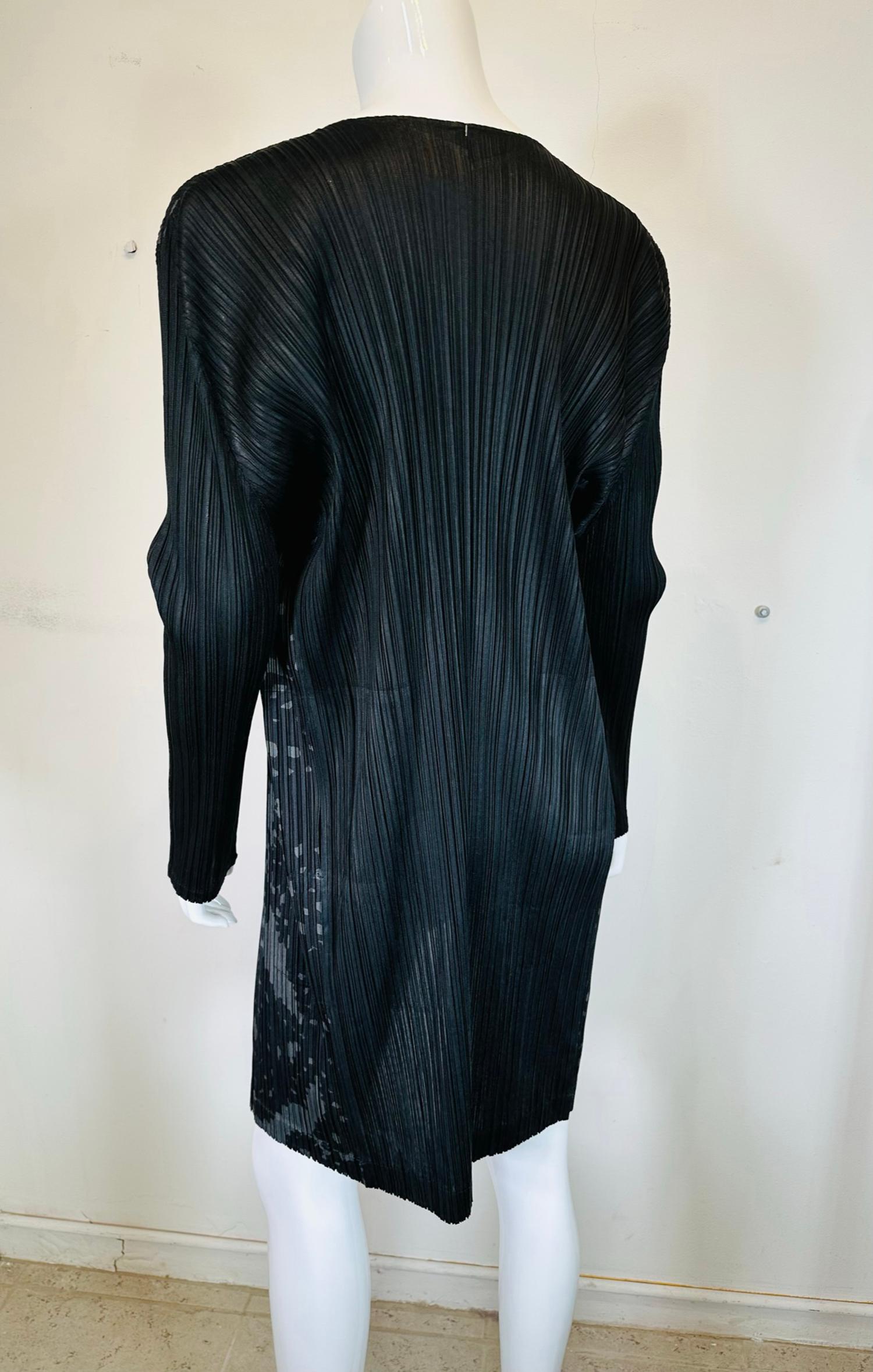 Issey Miyake Pleats Please Black & Grey Printed Open Front Lapel Collar Coat For Sale 3