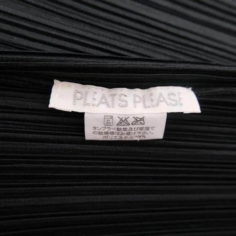 ISSEY MIYAKE Pleats Please Black Pleated Cardigan In Good Condition In Morongo Valley, CA