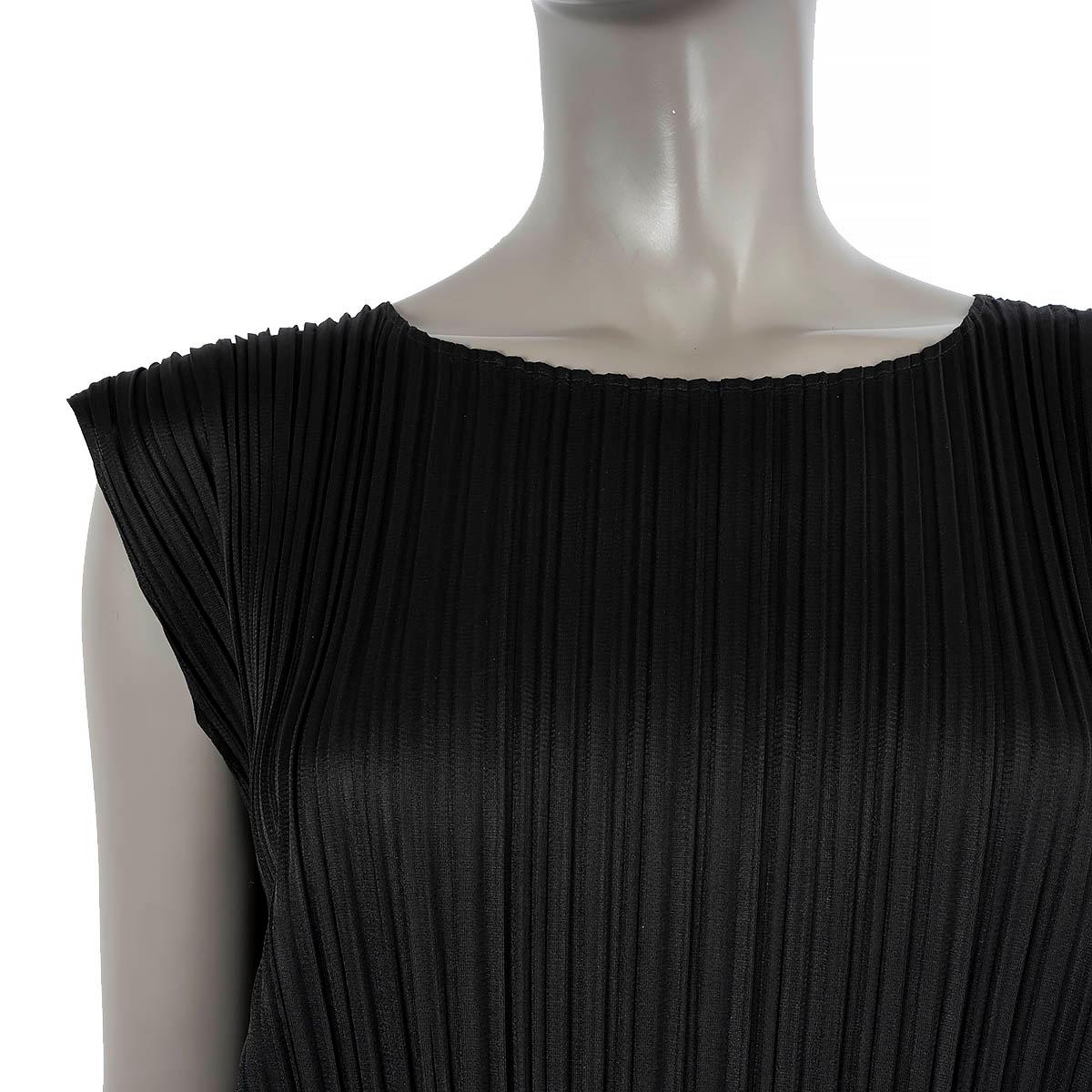 Women's ISSEY MIYAKE PLEATS PLEASE black pleated Sleeveless Shirt 4 L For Sale