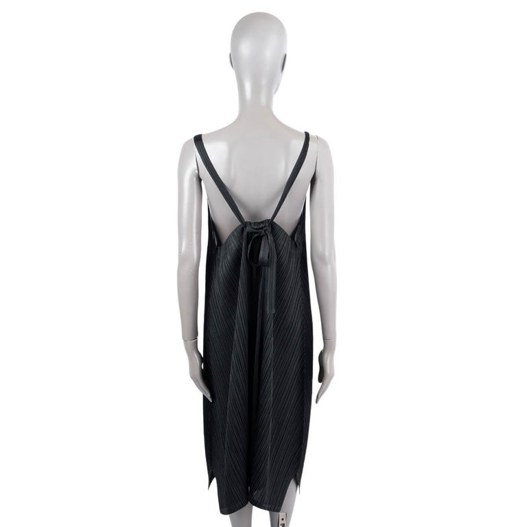 open lace back dress Drawstring Pleats Bag – La Garçonne main image 0