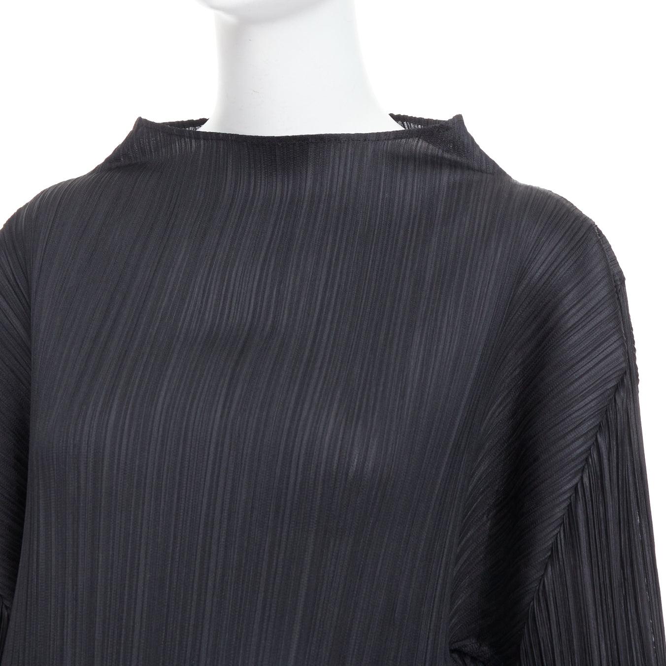 ISSEY MIYAKE Pleats Please black plisse bateau neck slit midi dress JP4 XL
Reference: KNLM/A00395
Brand: Issey Miyake
Collection: Pleats Please
Material: Polyester
Color: Black
Pattern: Solid
Closure: Slip On
Extra Details: Back slit.
Made in: