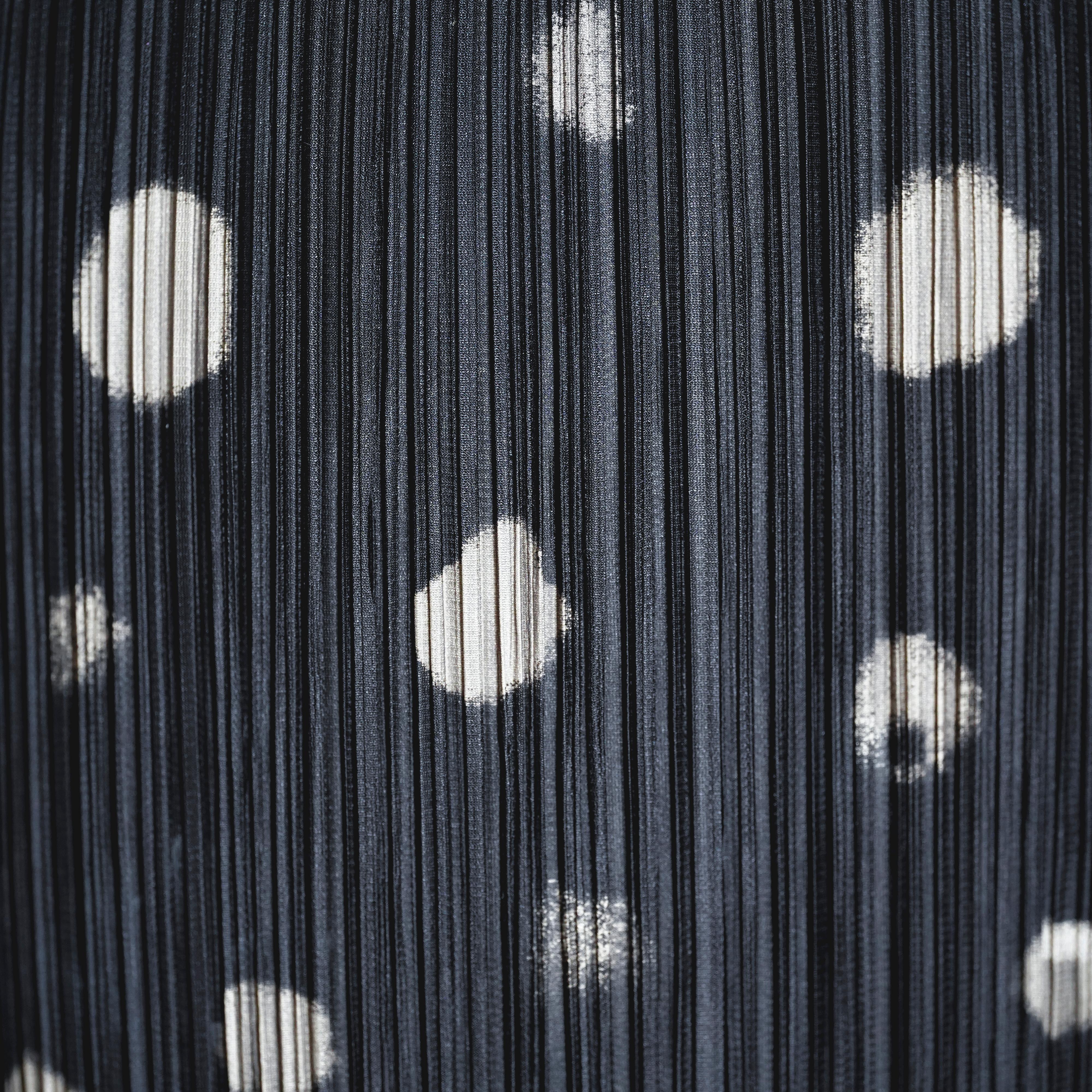 Noir Jupe à pois noire Pleats Please, Issey Miyake, automne 1999 en vente