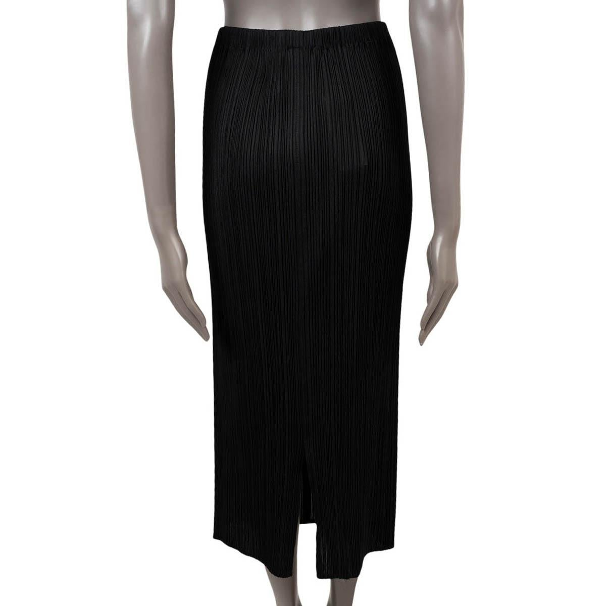 ISSEY MIYAKE PLEATS PLEASE black polyester PLEATED MIDI Skirt 2 S In Excellent Condition For Sale In Zürich, CH