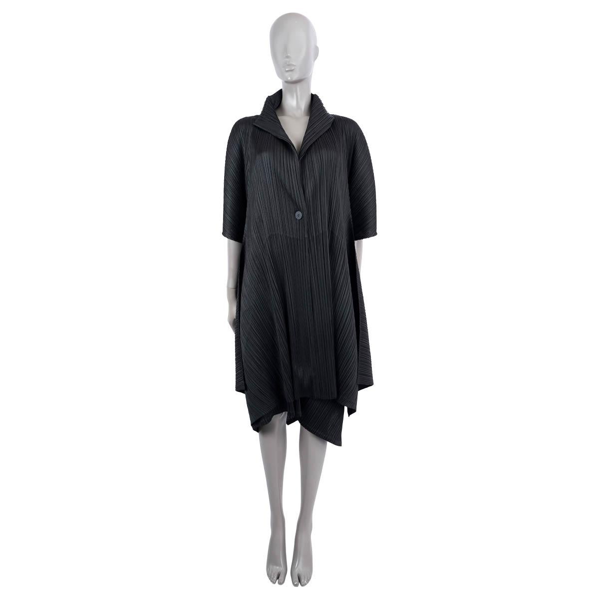 100% authentic Issey Miyake Pleats Please asymmetric short sleeve pleated dress in black polyester (100%). The design features one-button, a flared silhouette with slit pockets on the side. Unlined. Has been worn and is in excellent.