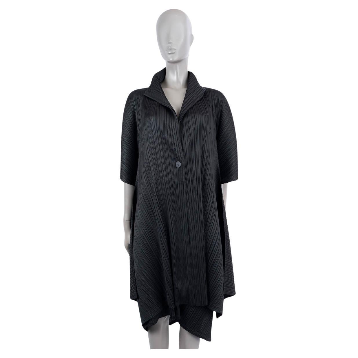 ISSEY MIYAKE PLEATS PLEASE black polyester SHORT SLEEVE Coat Jacket 3 M For Sale