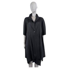 ISSEY MIYAKE PLEATS PLEASE nero in poliestere a manica corta, giacca a vento 3 M.