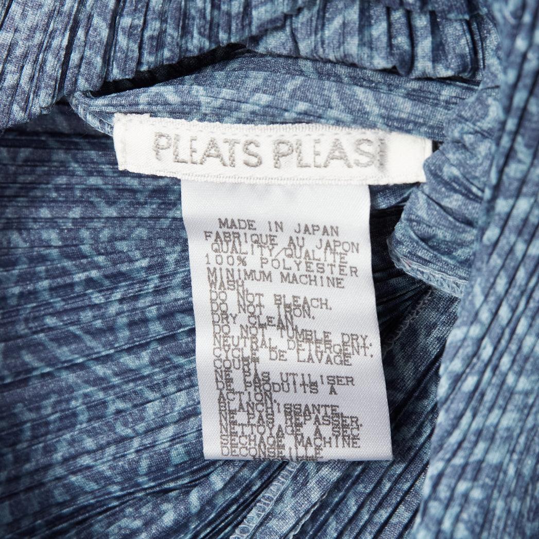 ISSEY MIYAKE PLEATS PLEASE blue maze print plisse angular shoulder jacket JP3 L For Sale 4