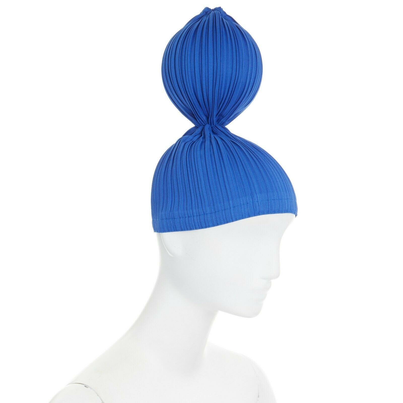 ISSEY MIYAKE PLEATS PLEASE
Signature pleated polyester. Blue. Single spherical ball bobble design. Stretch fit. Statement party hat. Grosgrain trimmed along lining. Made in Japan.

CONDITION
New without brand tag. This is a Issey Miyake Pleats