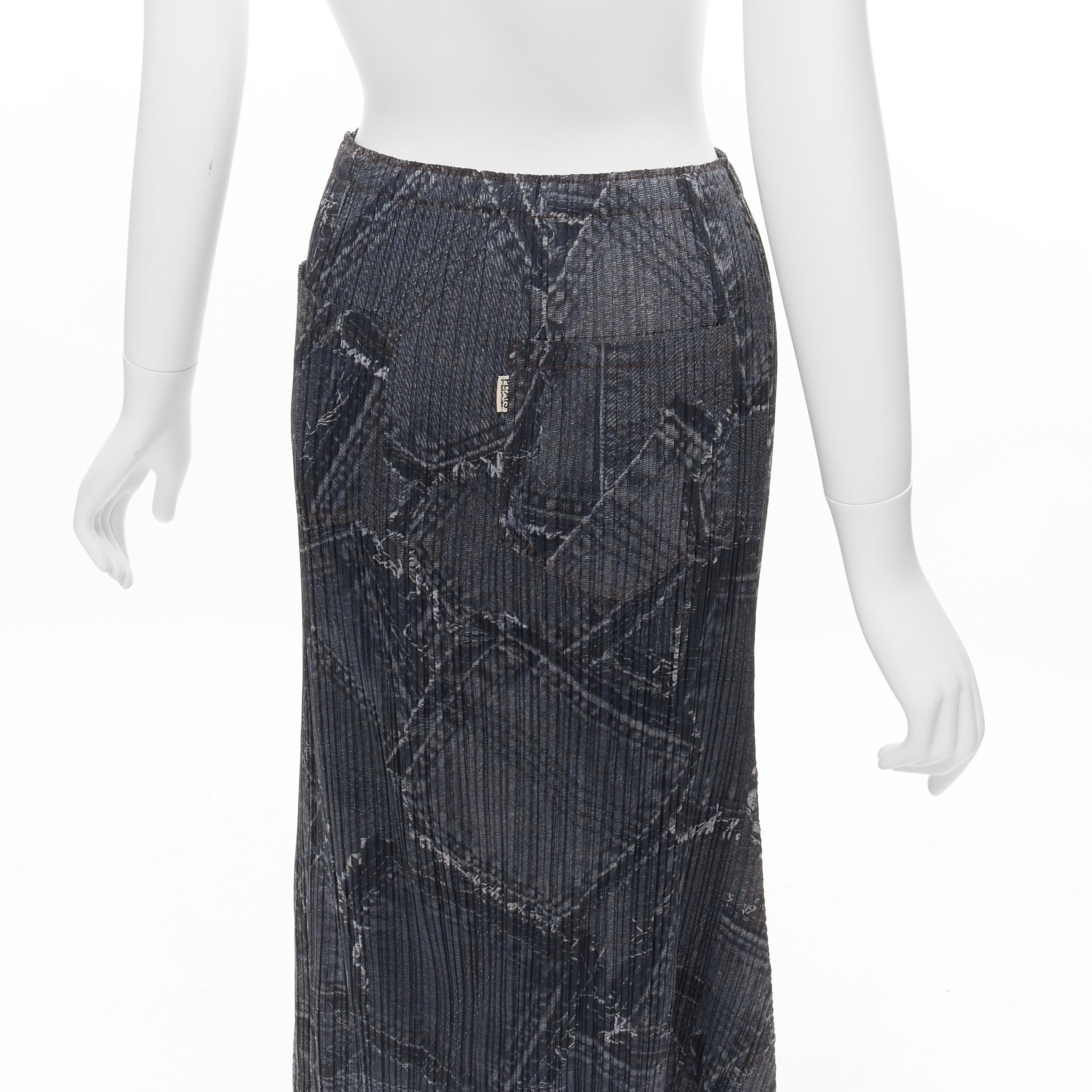 ISSEY MIYAKE PLEATS PLEASE dark blue denim patchwork print pleated skirt JP2 M For Sale 2