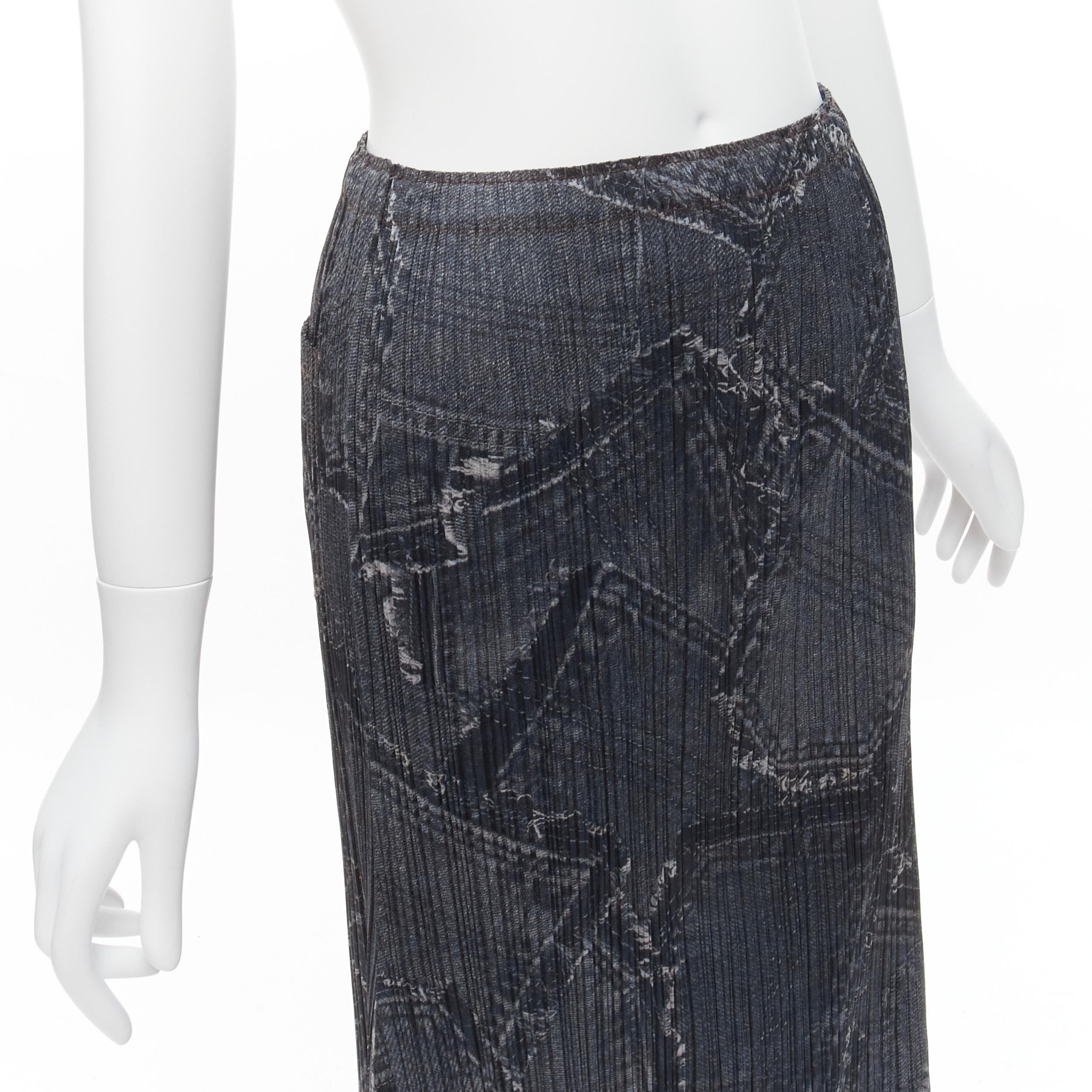 ISSEY MIYAKE PLEATS PLEASE dark blue denim patchwork print pleated skirt JP2 M For Sale 3