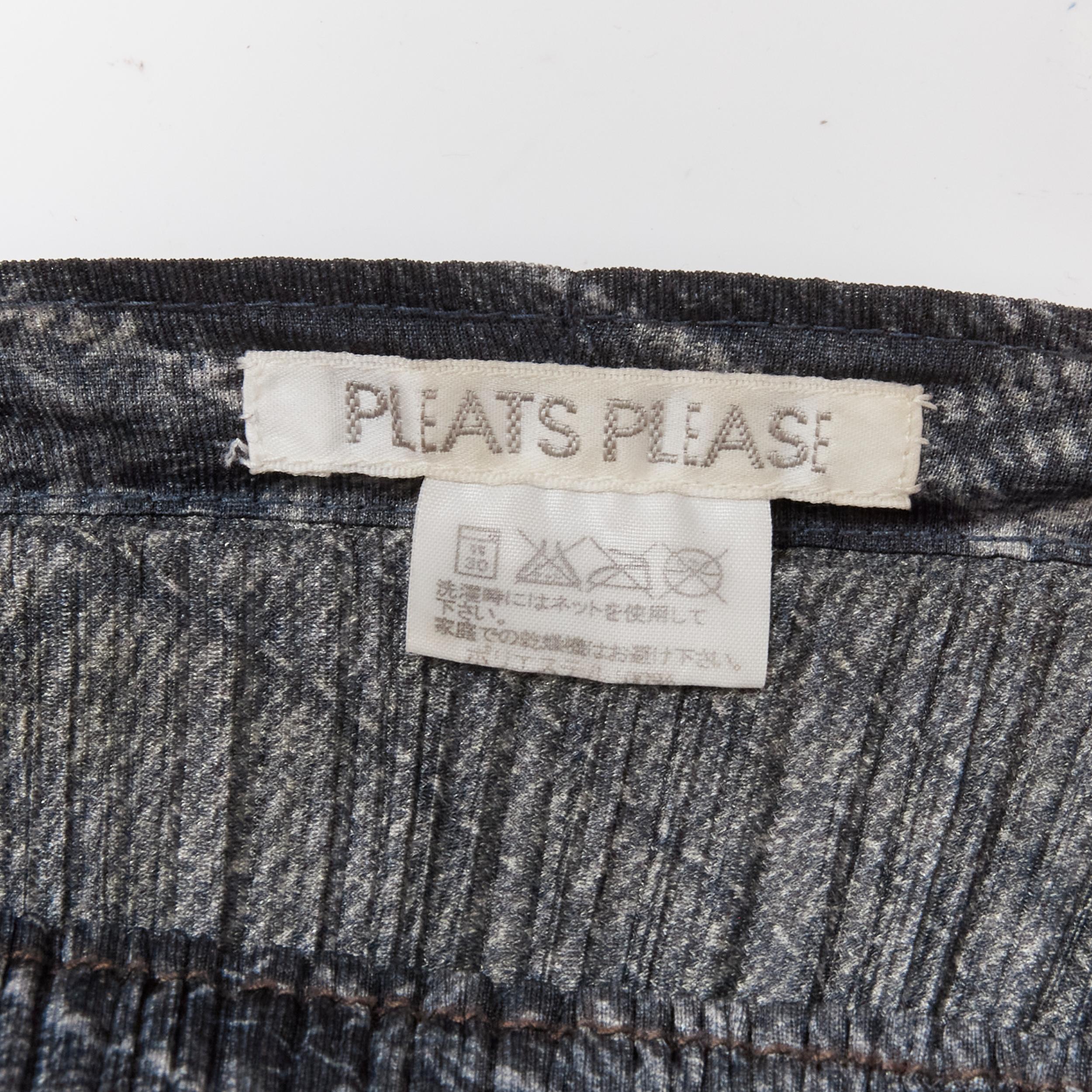 ISSEY MIYAKE PLEATS PLEASE dark blue denim patchwork print pleated skirt JP2 M For Sale 4