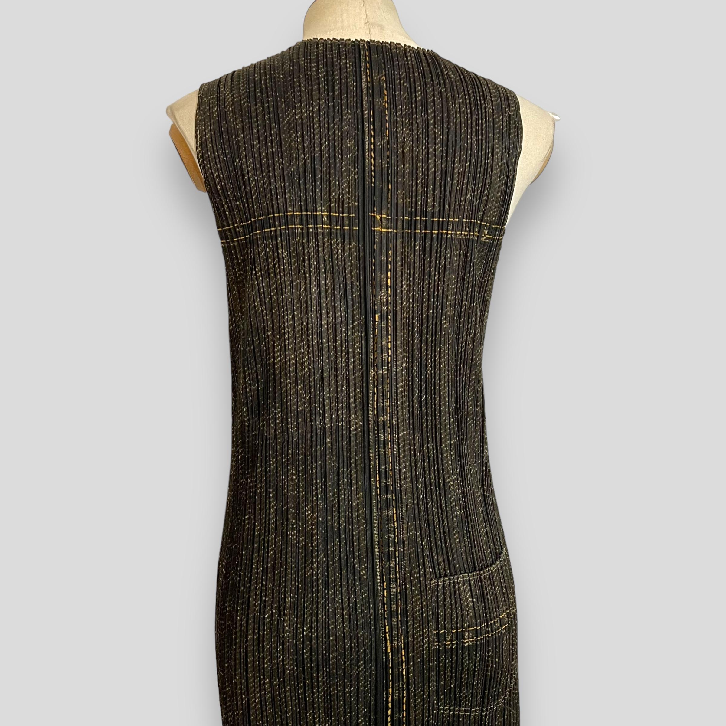 Donna Issey Miyake Pleats Please Denim  Abito lungo con motivo (poliestere, blu scuro, grigio) in vendita