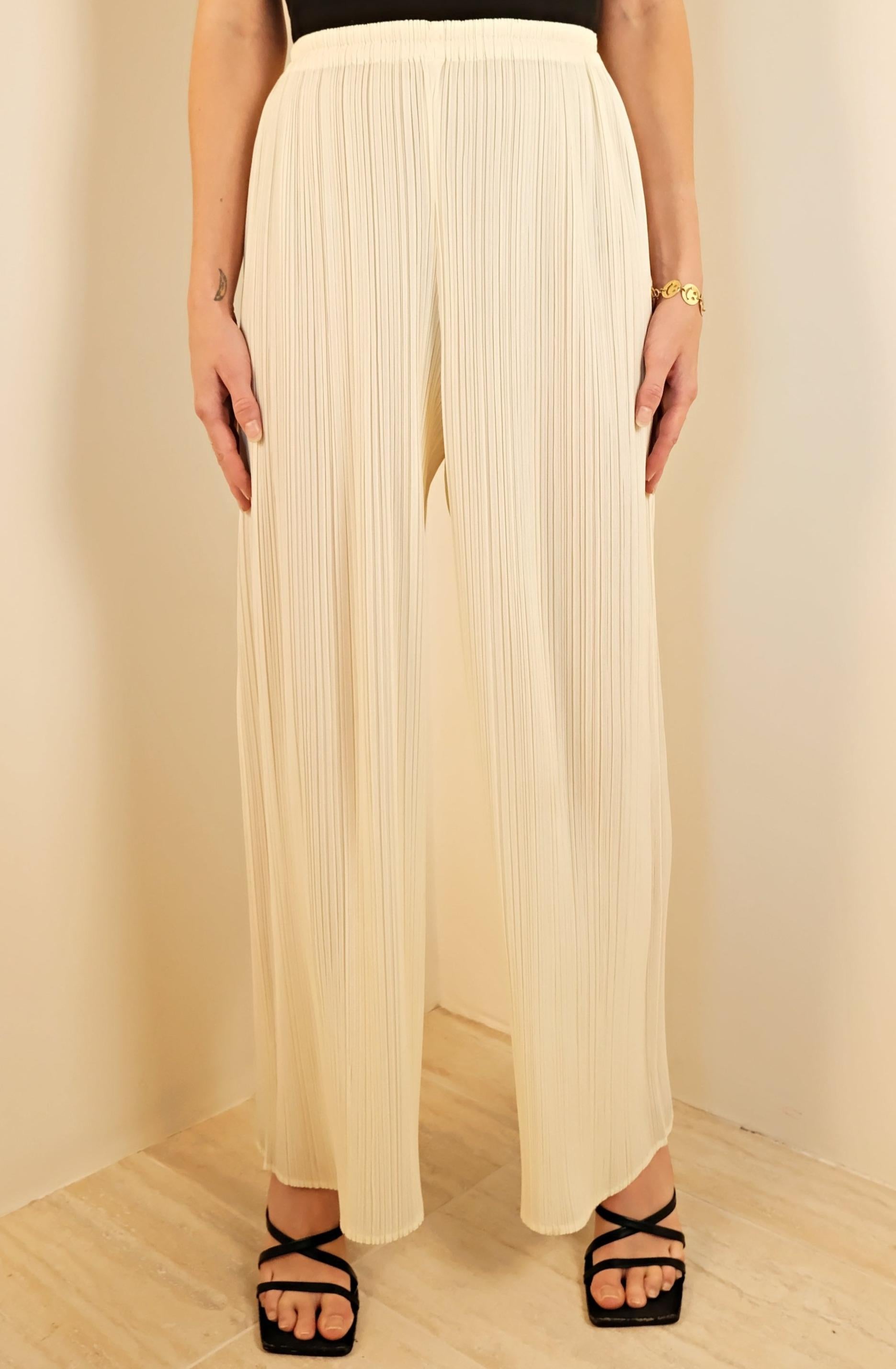ISSEY MIYAKE Pleats Please Flowy Cream Pants In Good Condition For Sale In Morongo Valley, CA