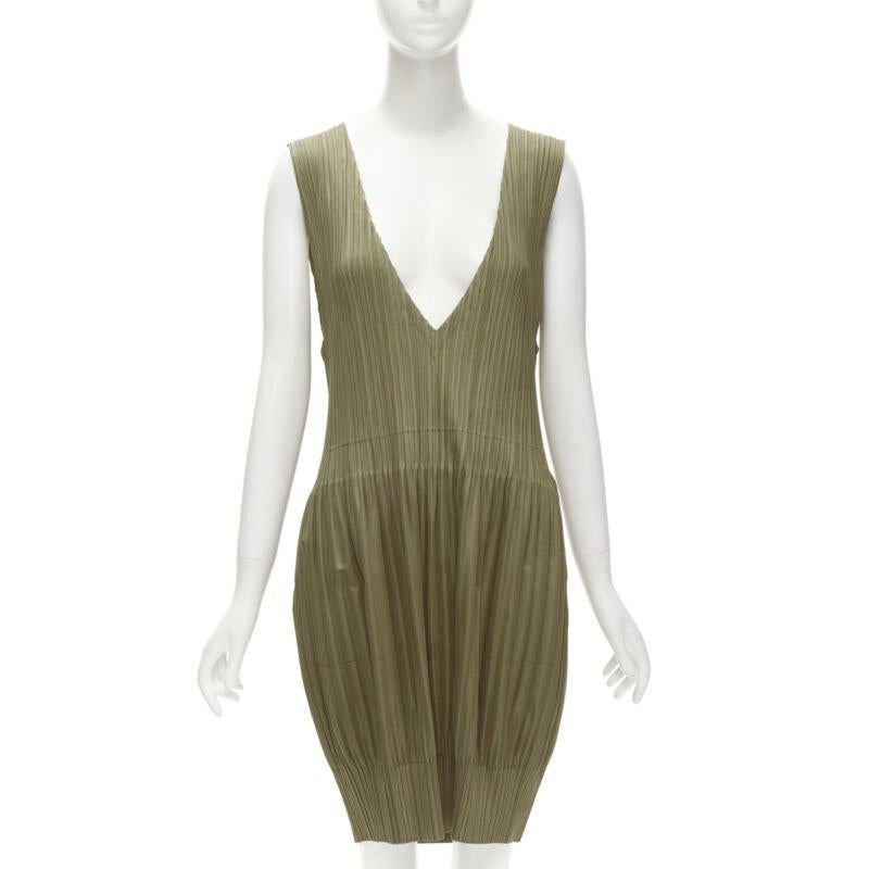 ISSEY MIYAKE PLEATS PLEASE gold V neck bubble skirt pleated plisse dress JP4 XL
Reference: CAWG/A00231
Brand: Issey Miyake
Material: Polyester
Color: Gold
Pattern: Solid
Extra Details: Can be worn back to front for different neckline. Dual side
