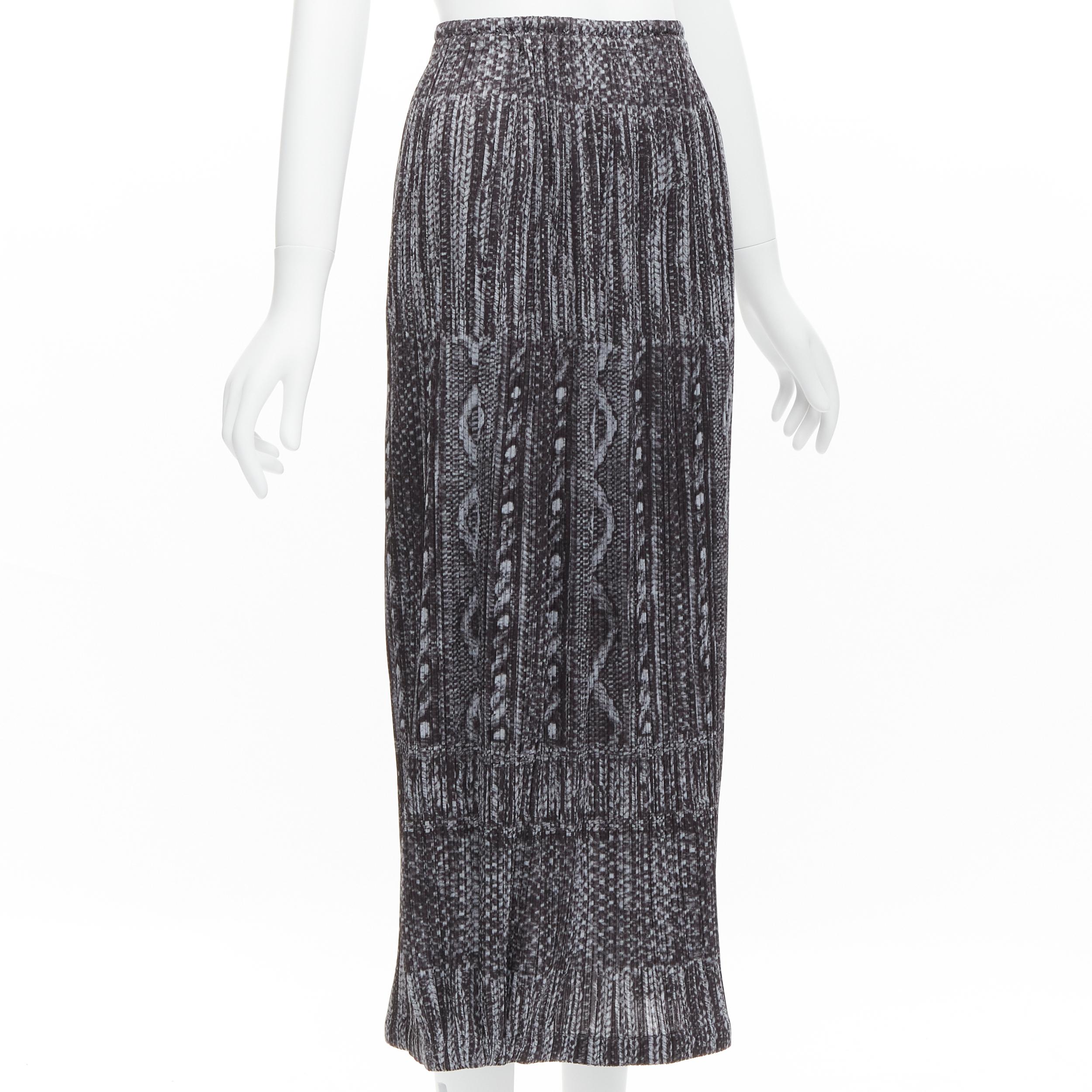 ISSEY MIYAKE PLEATS PLEASE grey black cable knit print pleated midi skirt JP2 M
Reference: TGAS/C01967
Brand: Issey Miyake
Model: Pleats Please
Material: Polyester
Color: Grey, Black
Pattern: Photographic Print
Closure: Elasticated
Made in: