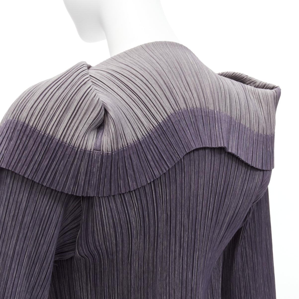 ISSEY MIYAKE PLEATS PLEASE grey purple wide collar pleated plisse jacket
Reference: TGAS/D00457
Brand: Issey Miyake Pleats Please
Material: Cotton, Polyester
Color: Grey, Purple
Pattern: Solid
Closure: Button
Lining: Grey Fabric
Extra Details: 2 way