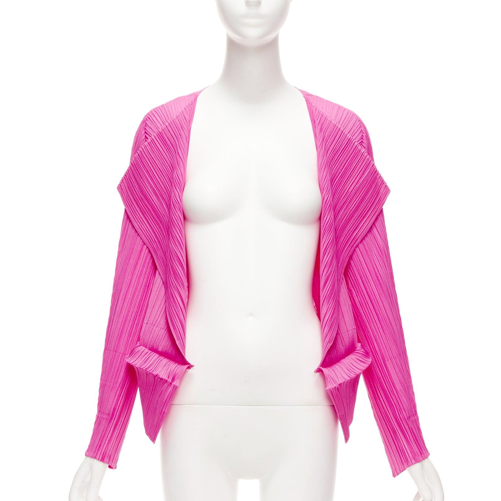 ISSEY MIYAKE Pleats Please veste cardigan rose vif à plis et ourlet découpé en 3D JP3 L
Référence : TGAS/E00008
Marque : Issey Miyake
Collectional : Pleats Please
Matériau : Polyester
Couleur : rose
Motif : Solide
Détails supplémentaires : Pli