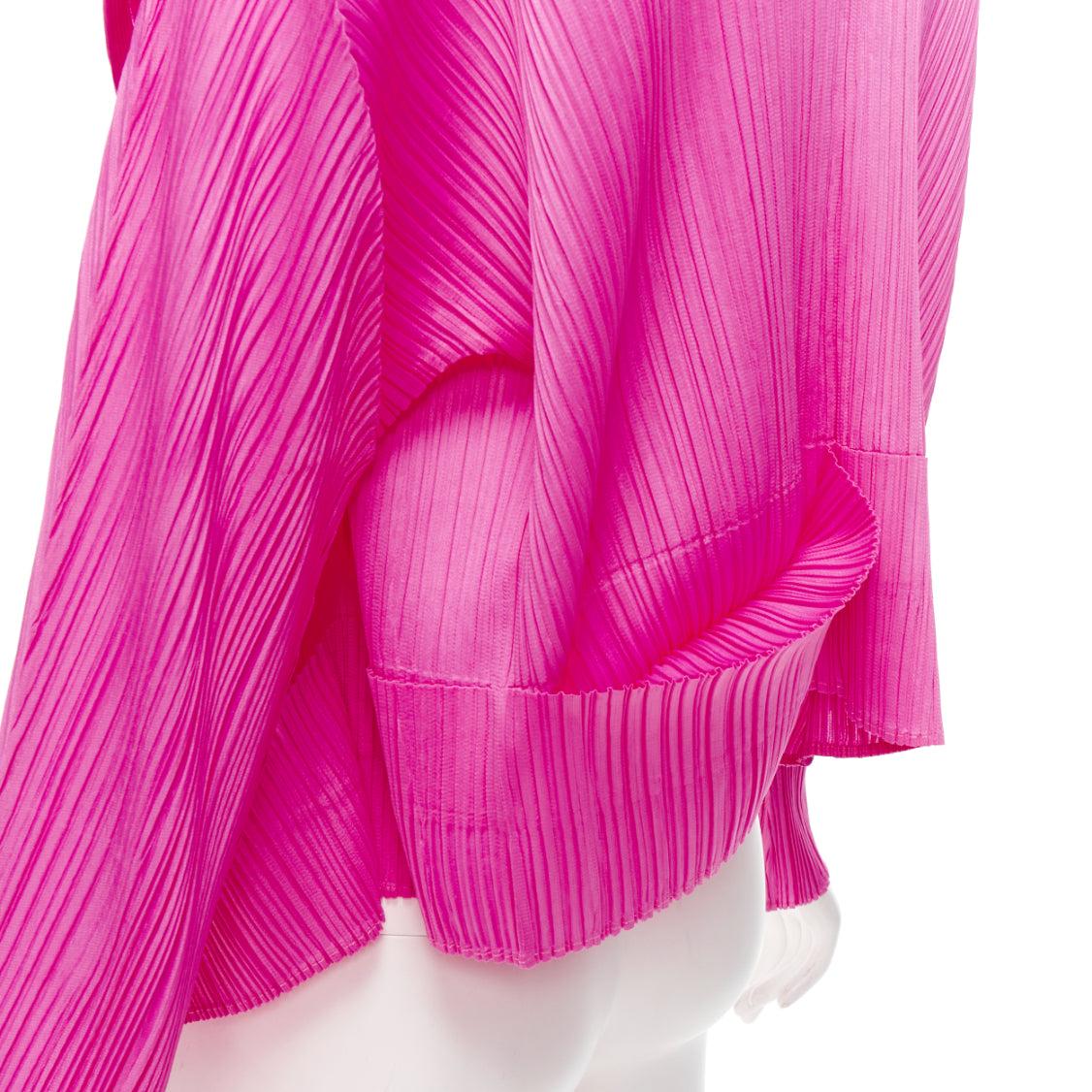 ISSEY MIYAKE Pleats Please veste cardigan rose vif à plis et ourlet découpé en 3D JP3 L en vente 2