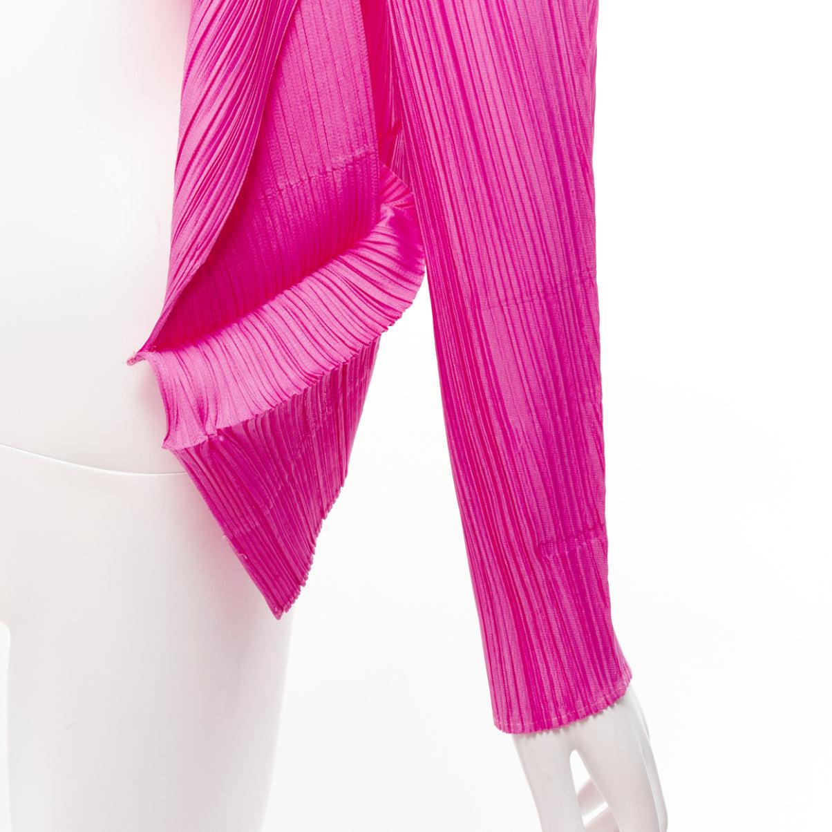 ISSEY MIYAKE Pleats Please veste cardigan rose vif à plis et ourlet découpé en 3D JP3 L en vente 3
