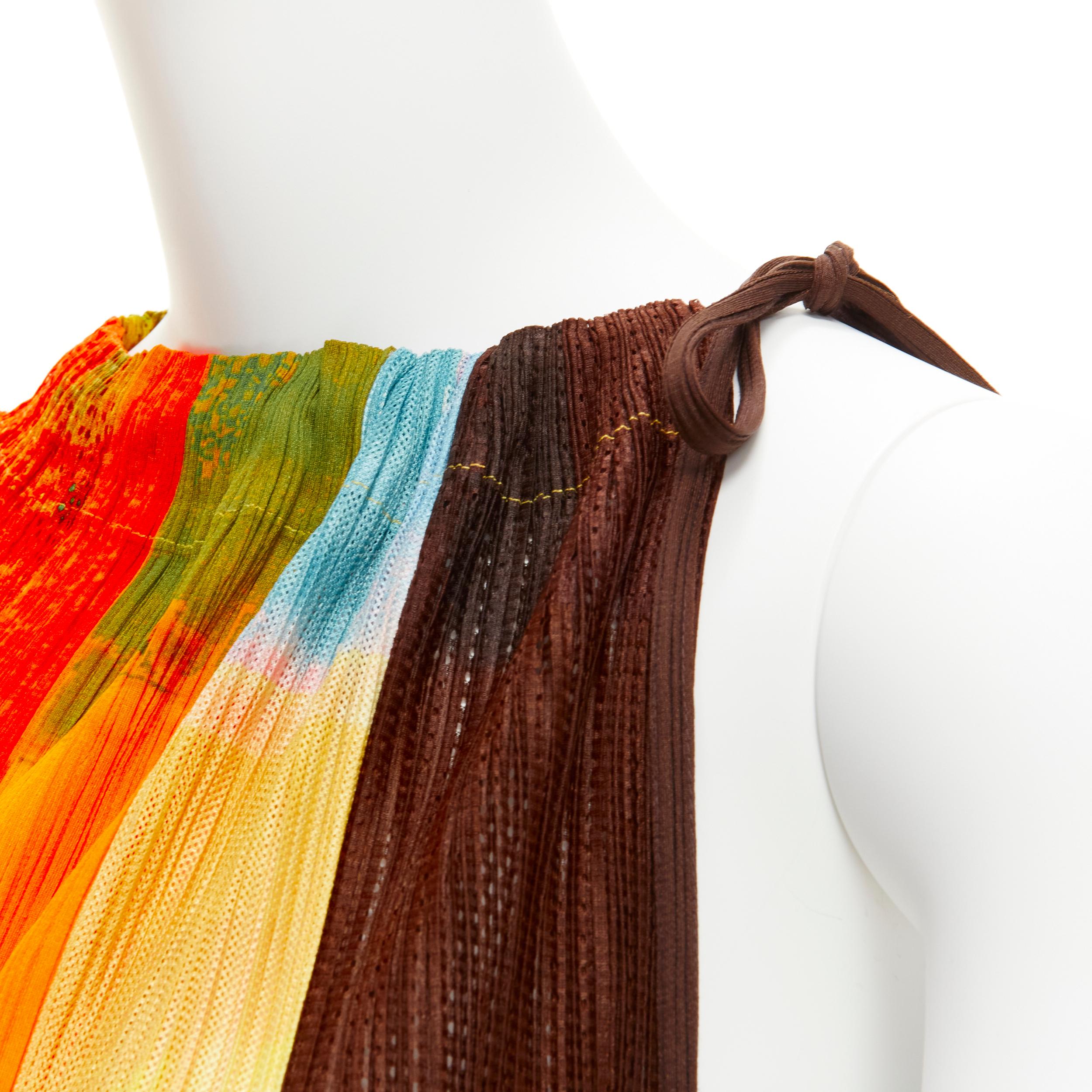 rare ISSEY MIYAKE PLEATS PLEASE multicolour abstract print drawstring paperbag vest top
Reference: TGAS/D00048
Brand: Issey Miyake
Collection: Pleats Please
Material: Polyester
Color: Multicolour
Pattern: Abstract
Closure: Tie Neck
Extra Details: