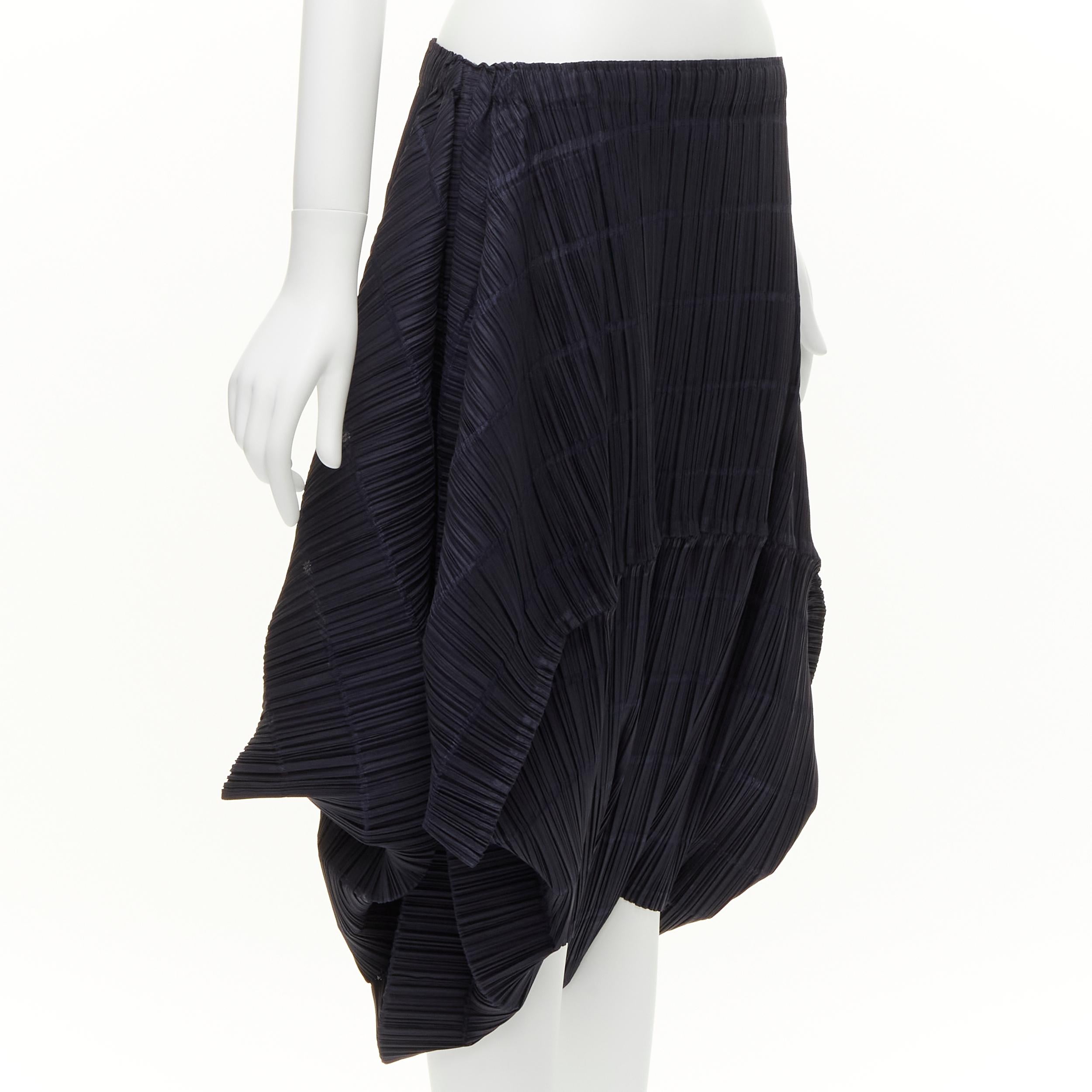 Black ISSEY MIYAKE PLEATS PLEASE navy 3D cut drop crotch circle shorts M For Sale