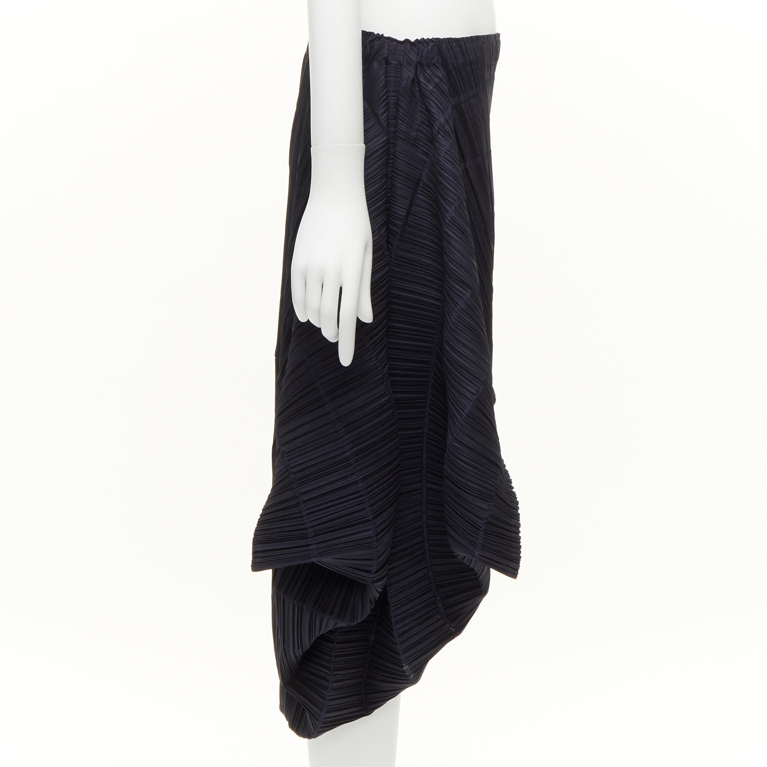 ISSEY MIYAKE PLEATS PLEASE pantaloncini con taglio 3D e cavallo a goccia M. In condizioni ottime a Hong Kong, NT