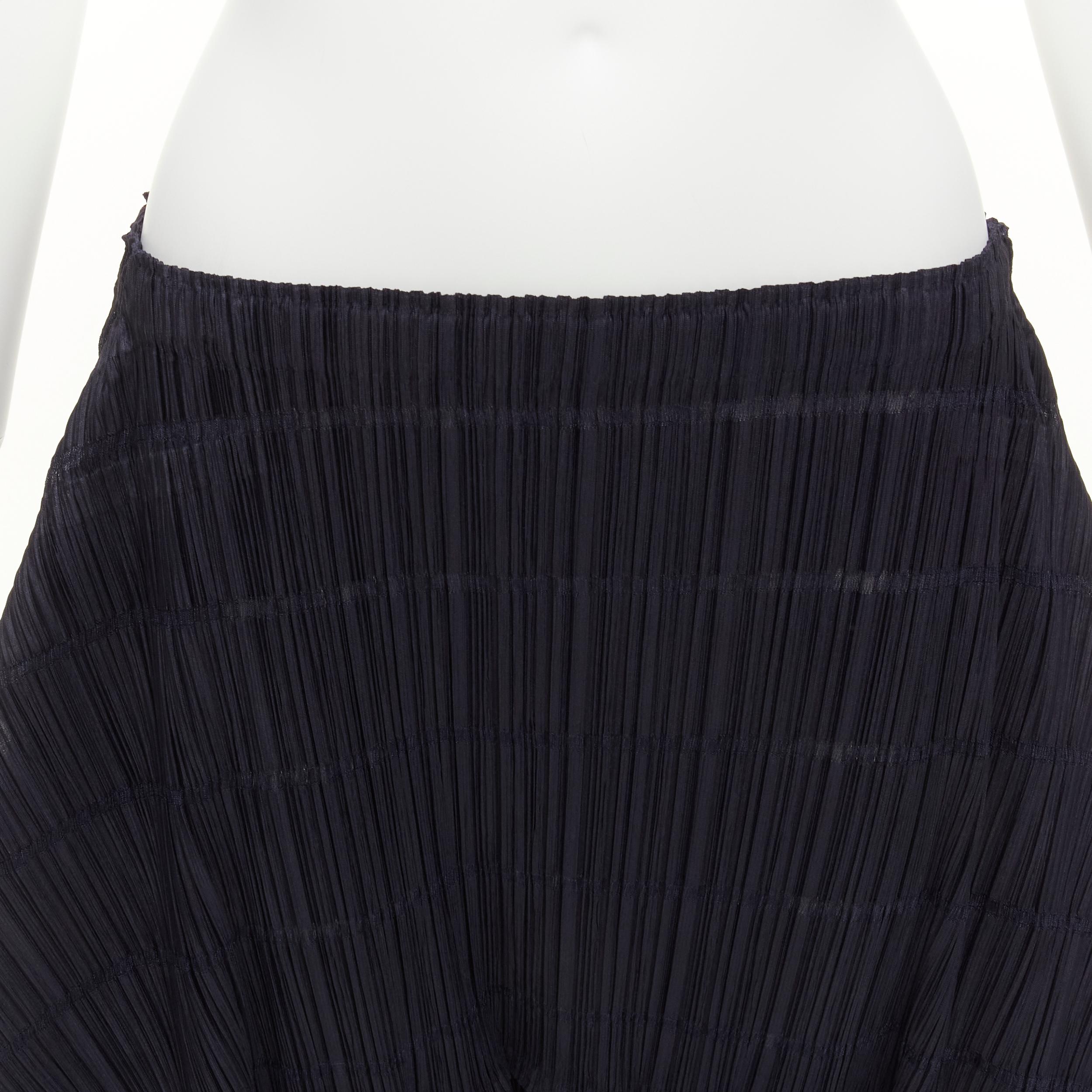 ISSEY MIYAKE PLEATS PLEASE navy 3D cut drop crotch circle shorts M For Sale 3