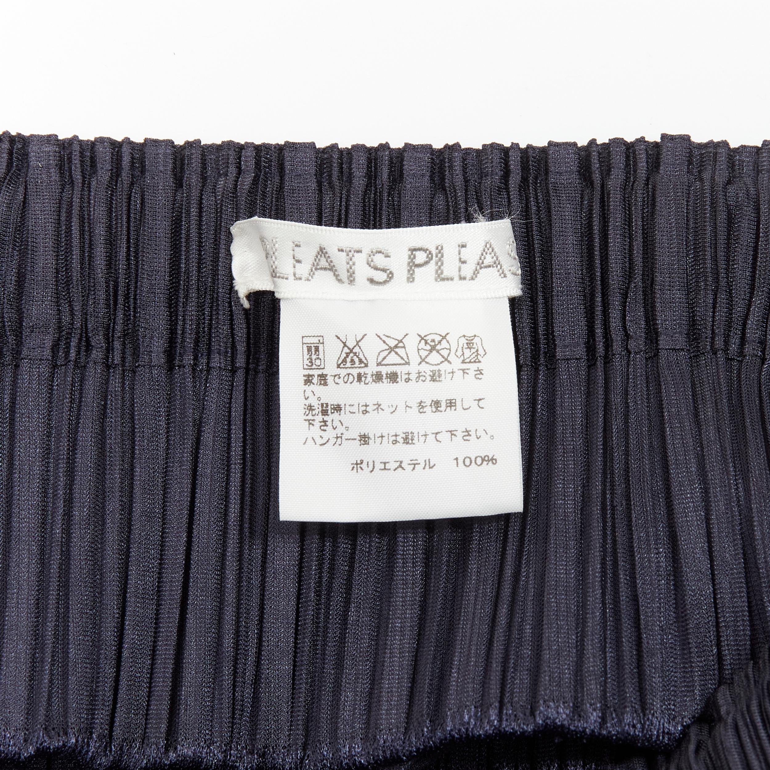 ISSEY MIYAKE PLEATS PLEASE pantaloncini con taglio 3D e cavallo a goccia M. 4