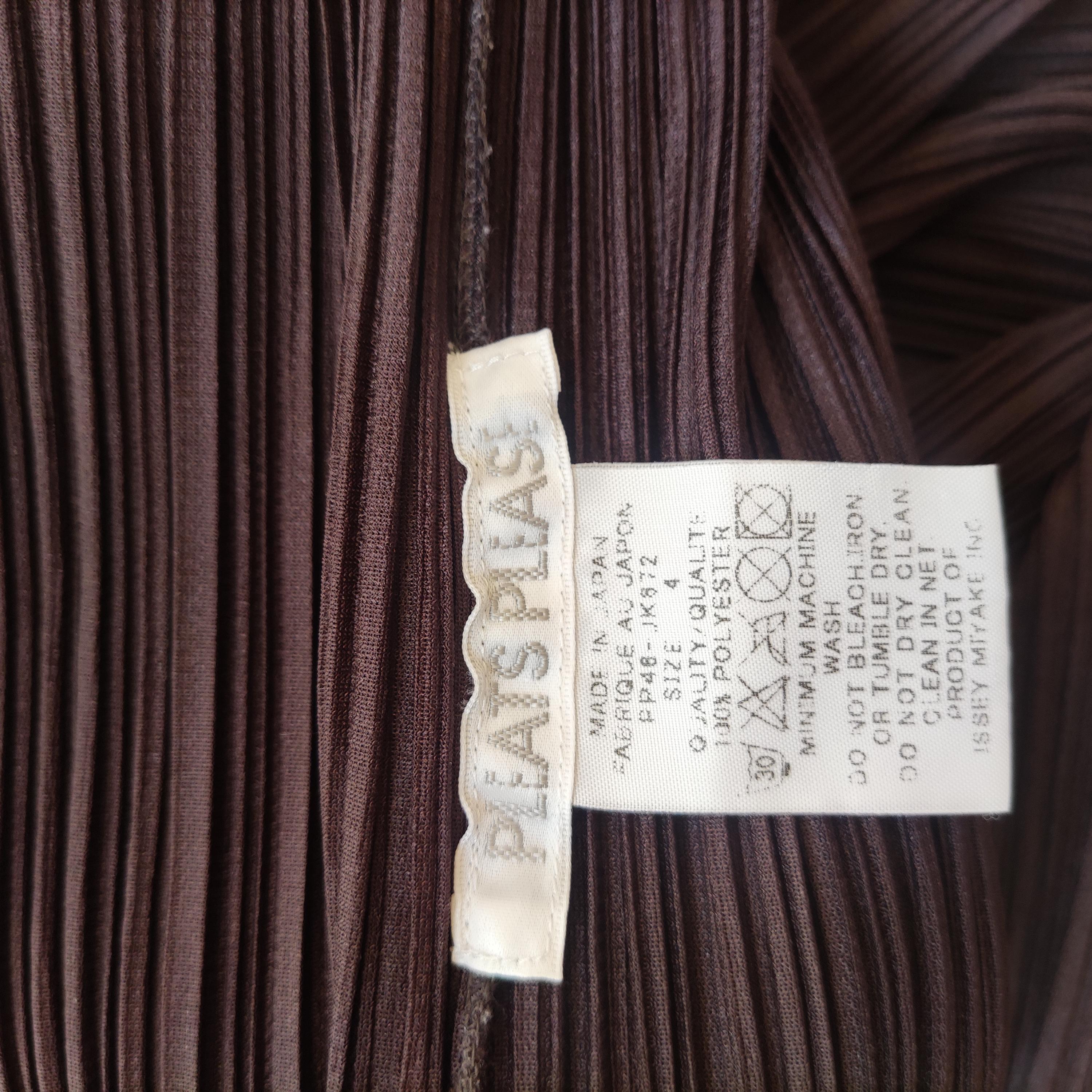 Issey Miyake Pleats Please - Robe réversible plissée avec nœud marron et dentelle sur les 2 côtés en vente 10