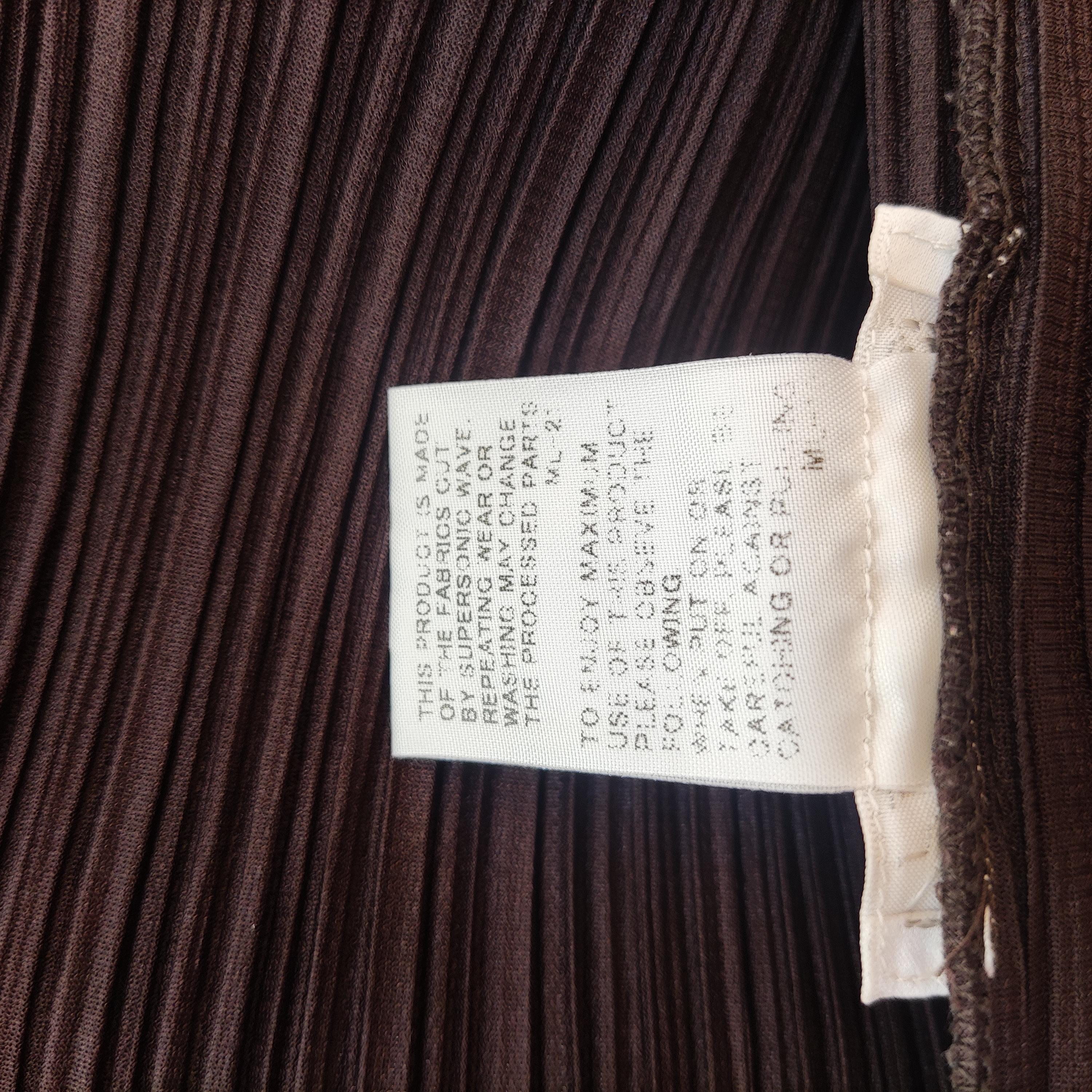 Issey Miyake Pleats Please - Robe réversible plissée avec nœud marron et dentelle sur les 2 côtés en vente 11