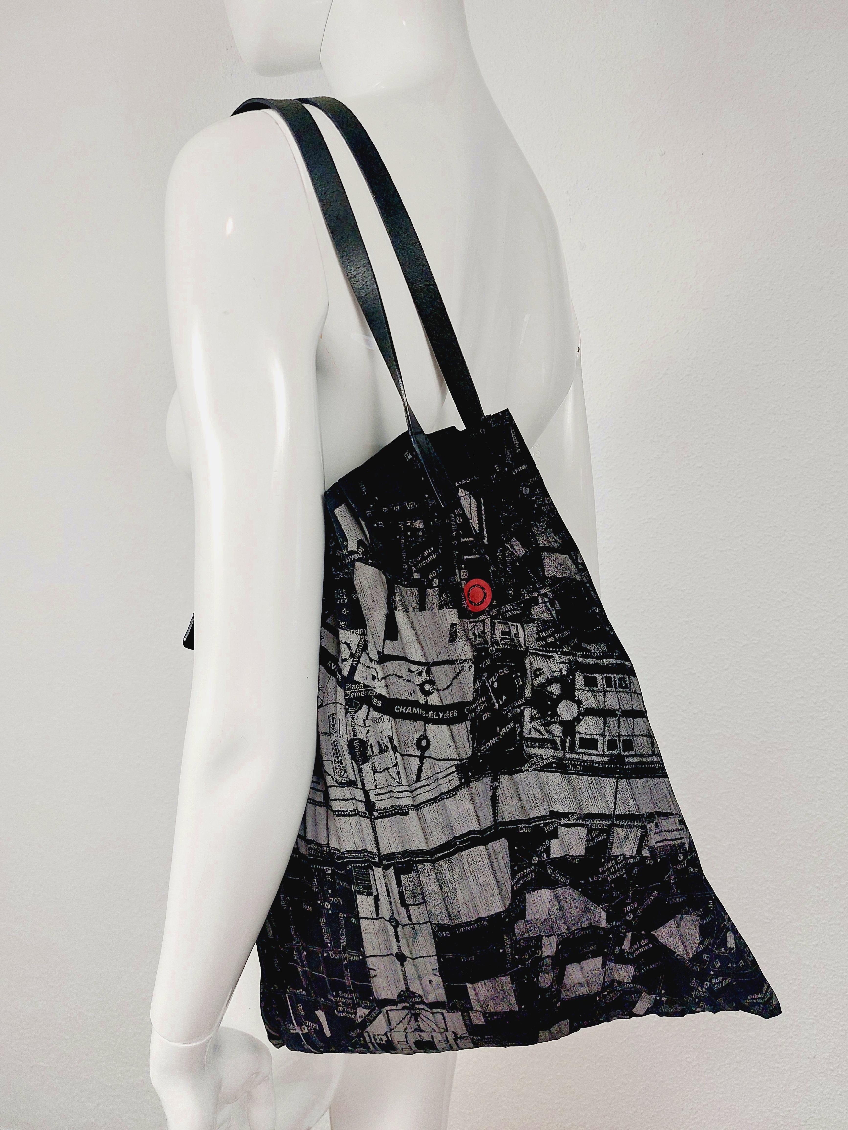 Issey Miyake Pleats Please Sac à main plissé Paris City Metro Line carte vintage en vente 1